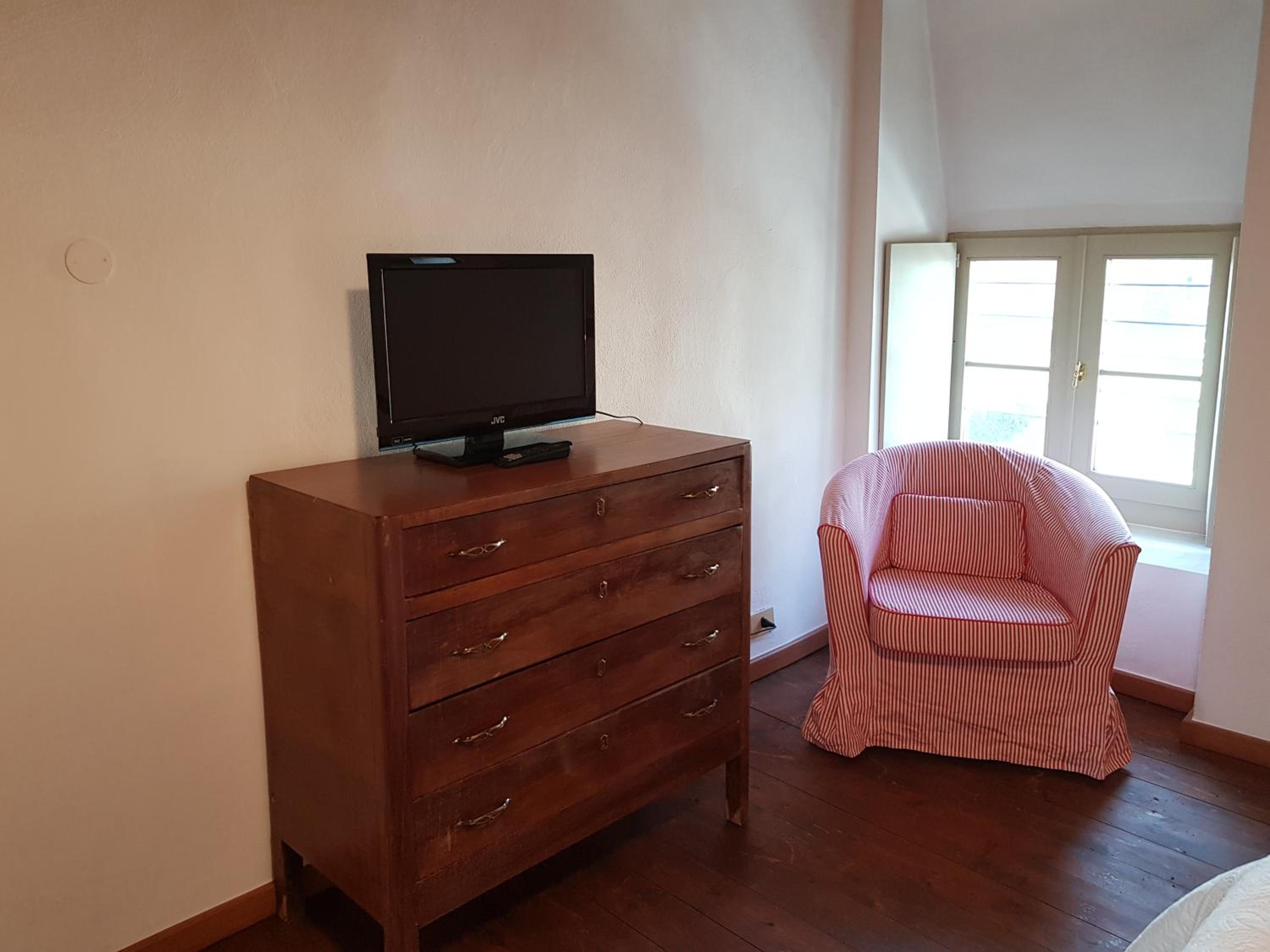 Deluxe Suite - Photo 8