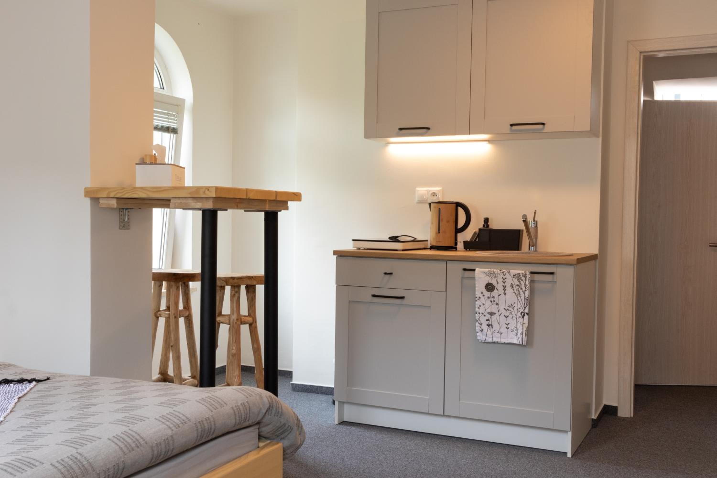 One-Bedroom Suite - Photo 7
