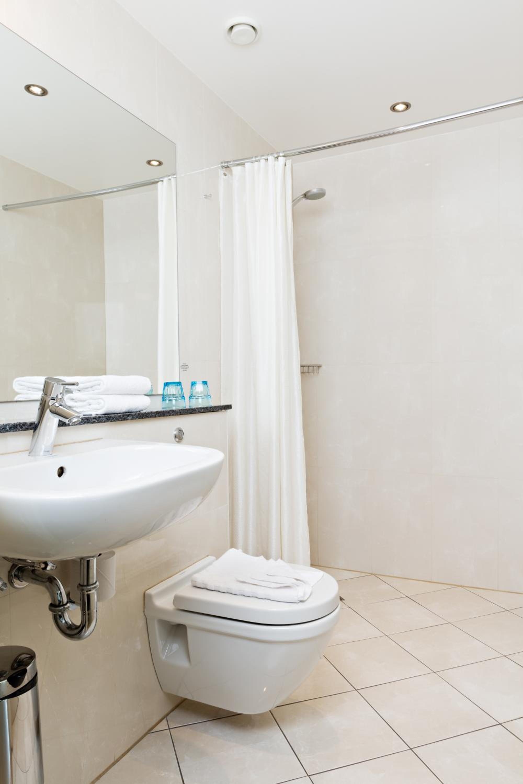 Standard Single Room - Photo 9