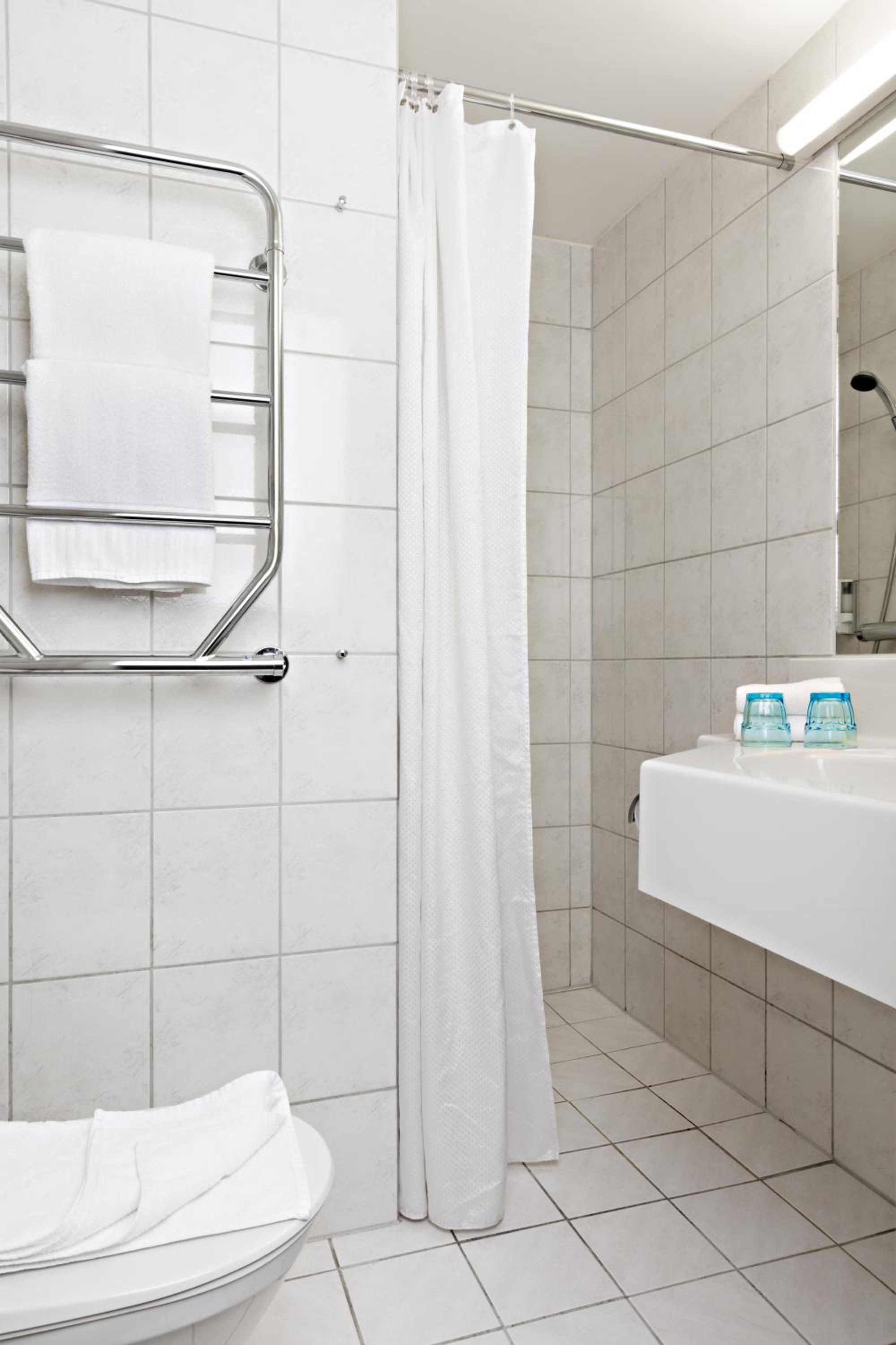 Standard Single Room - Photo 8