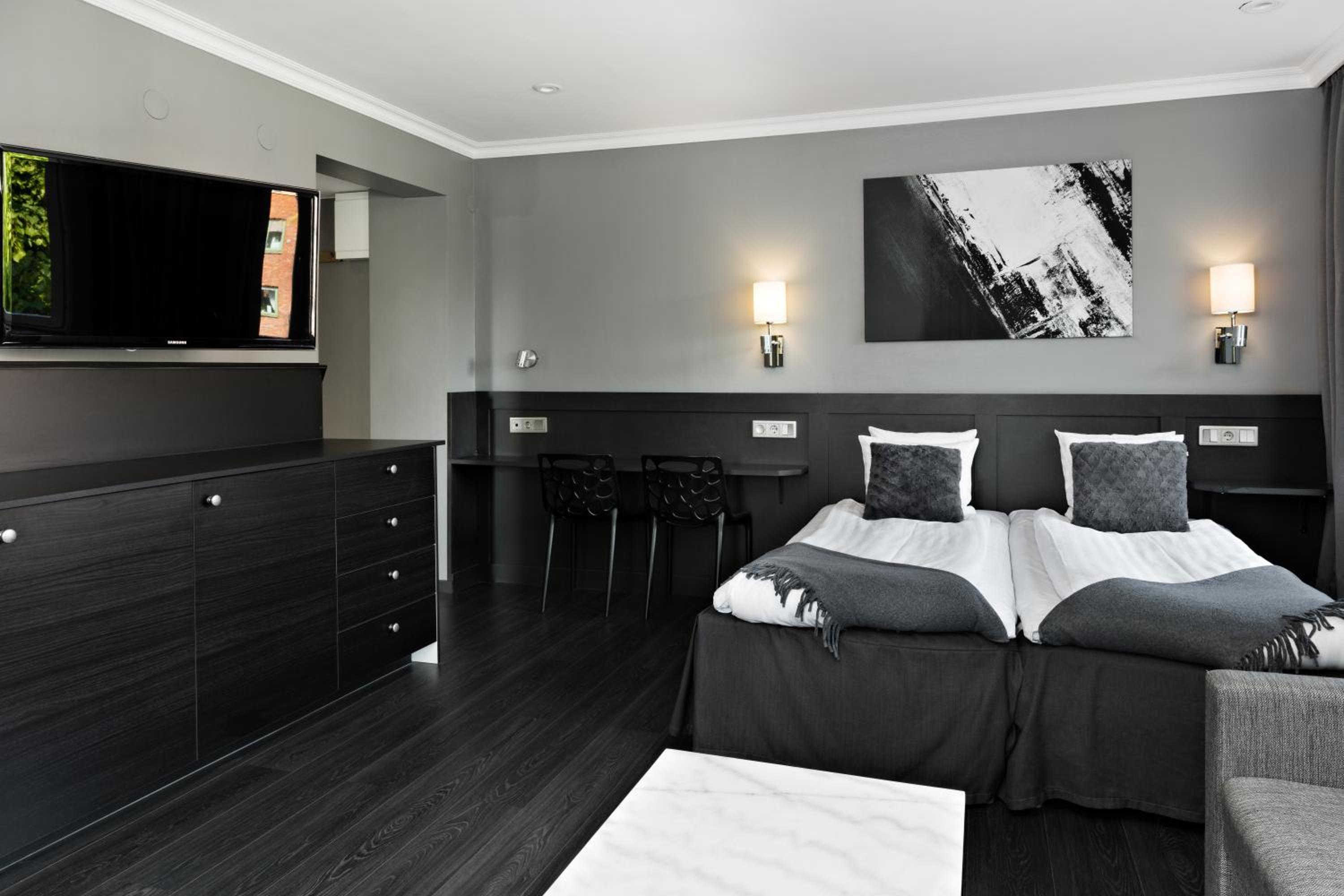Family Room with Two Single Beds and Sofa Bed - Non-Smoking - Photo 1