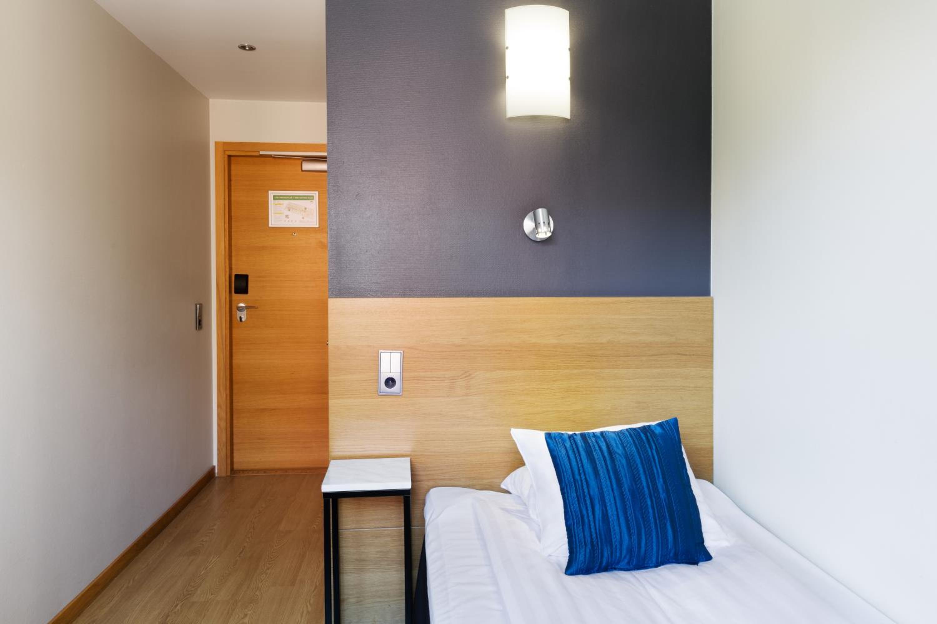Standard Single Room - Photo 7