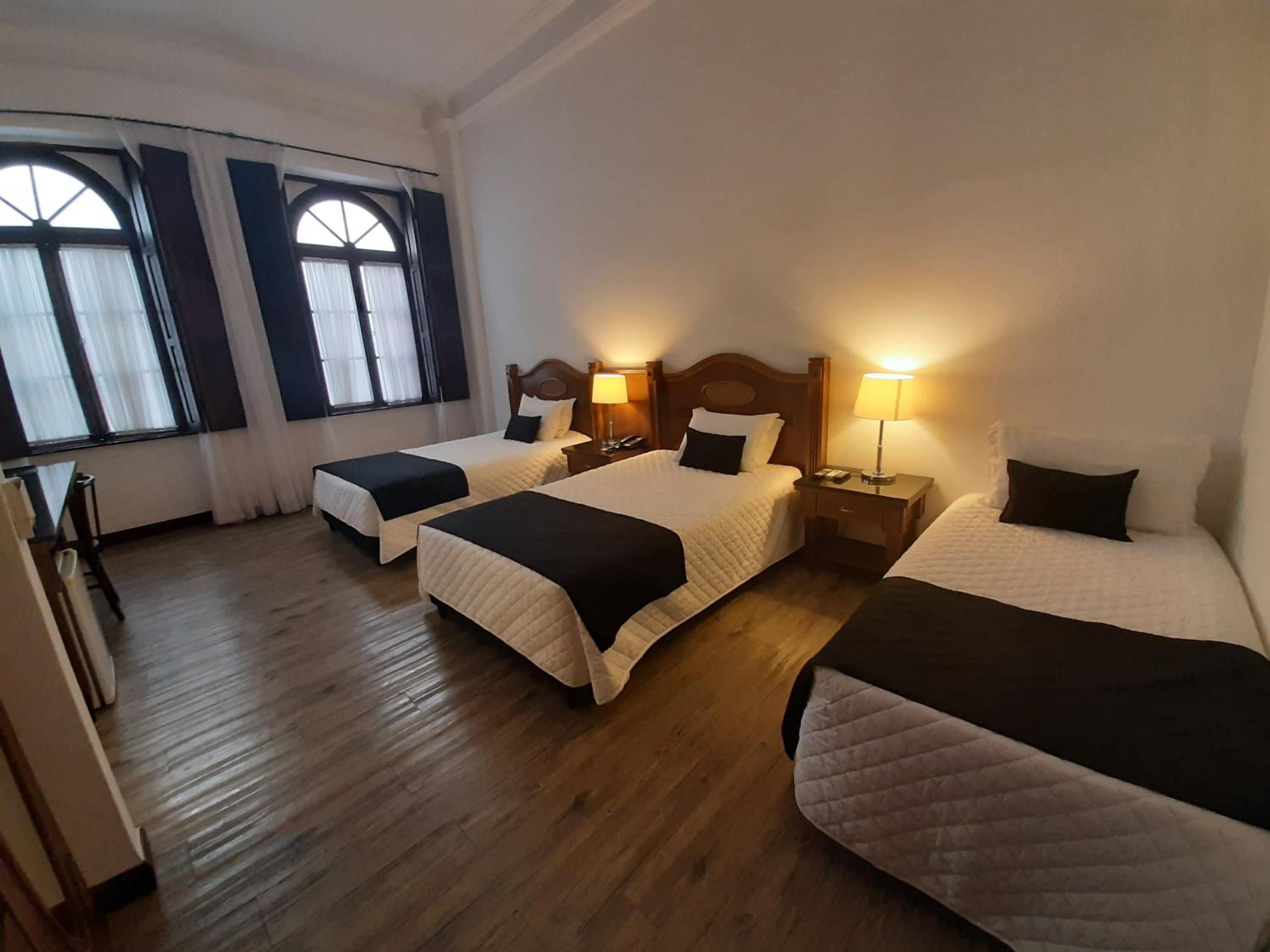 Hotel Johnscher by SJ - San Juan Curitiba — Luxury Triple Room