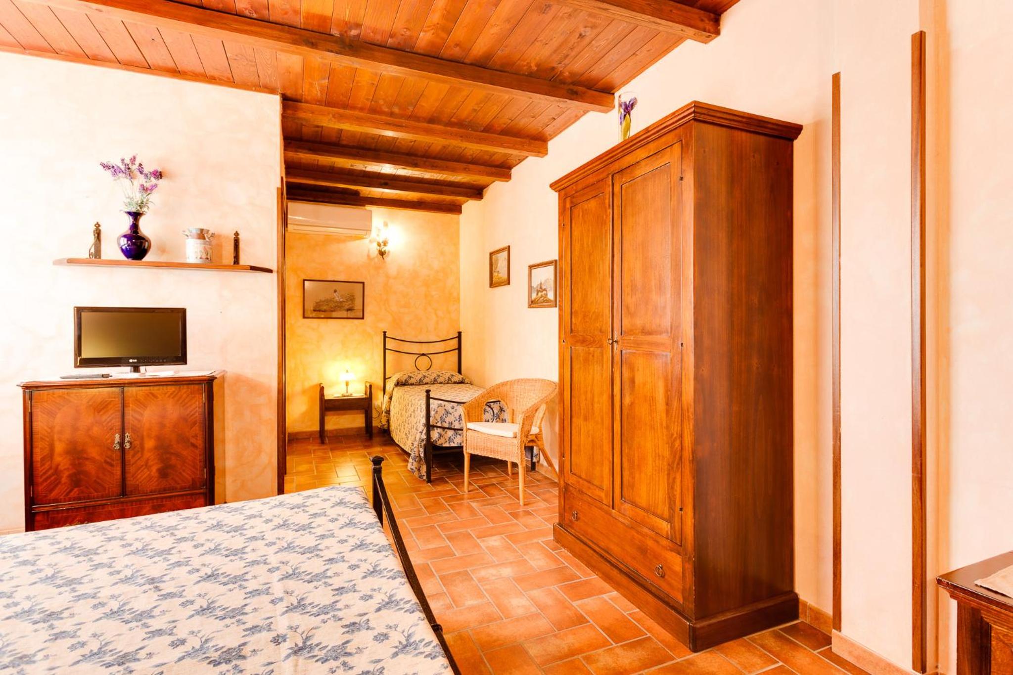 Double or Twin Room with Private Bathroom photo 2