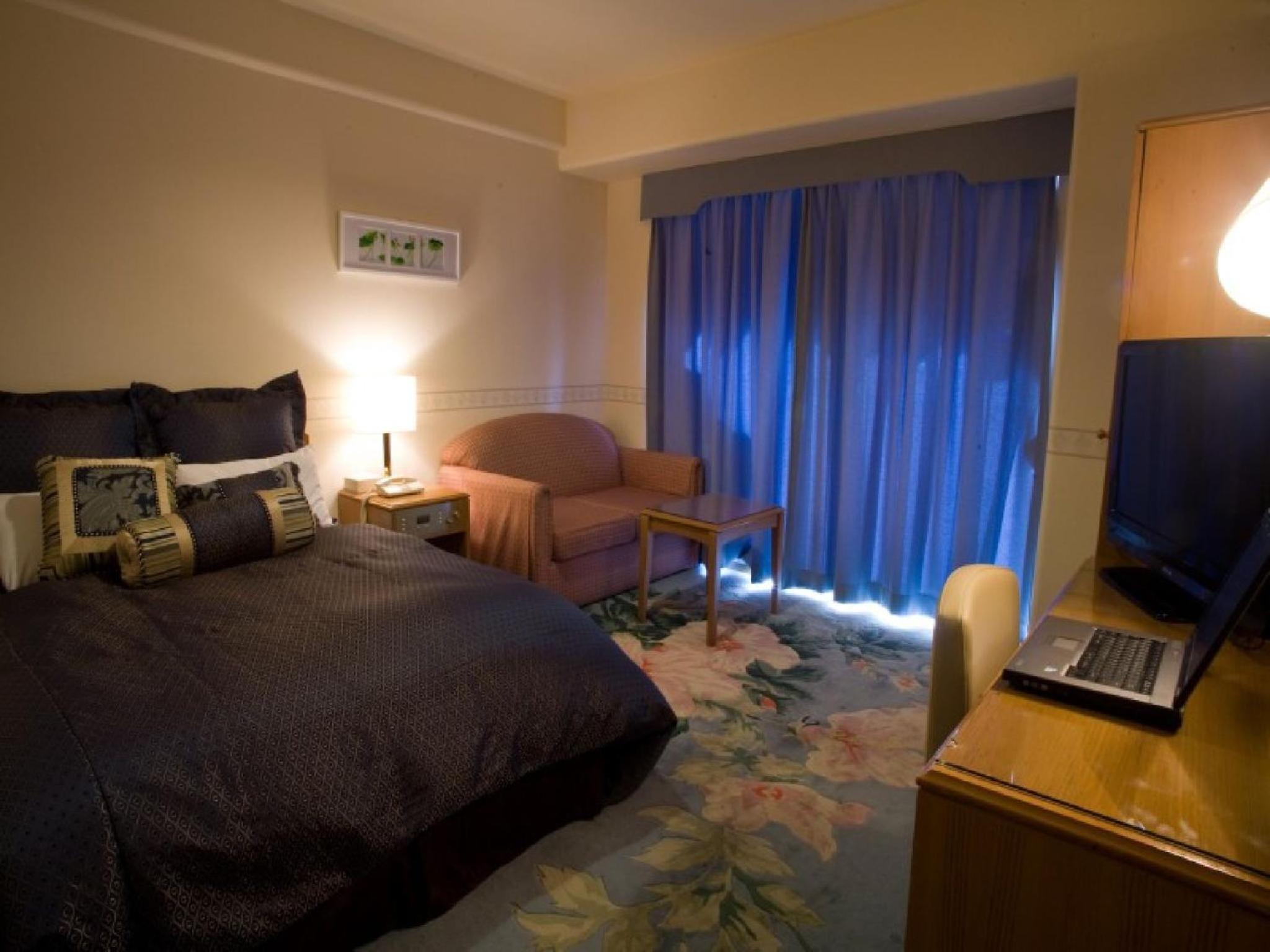 Double Room with Small Double Bed - Smoking - Photo 10