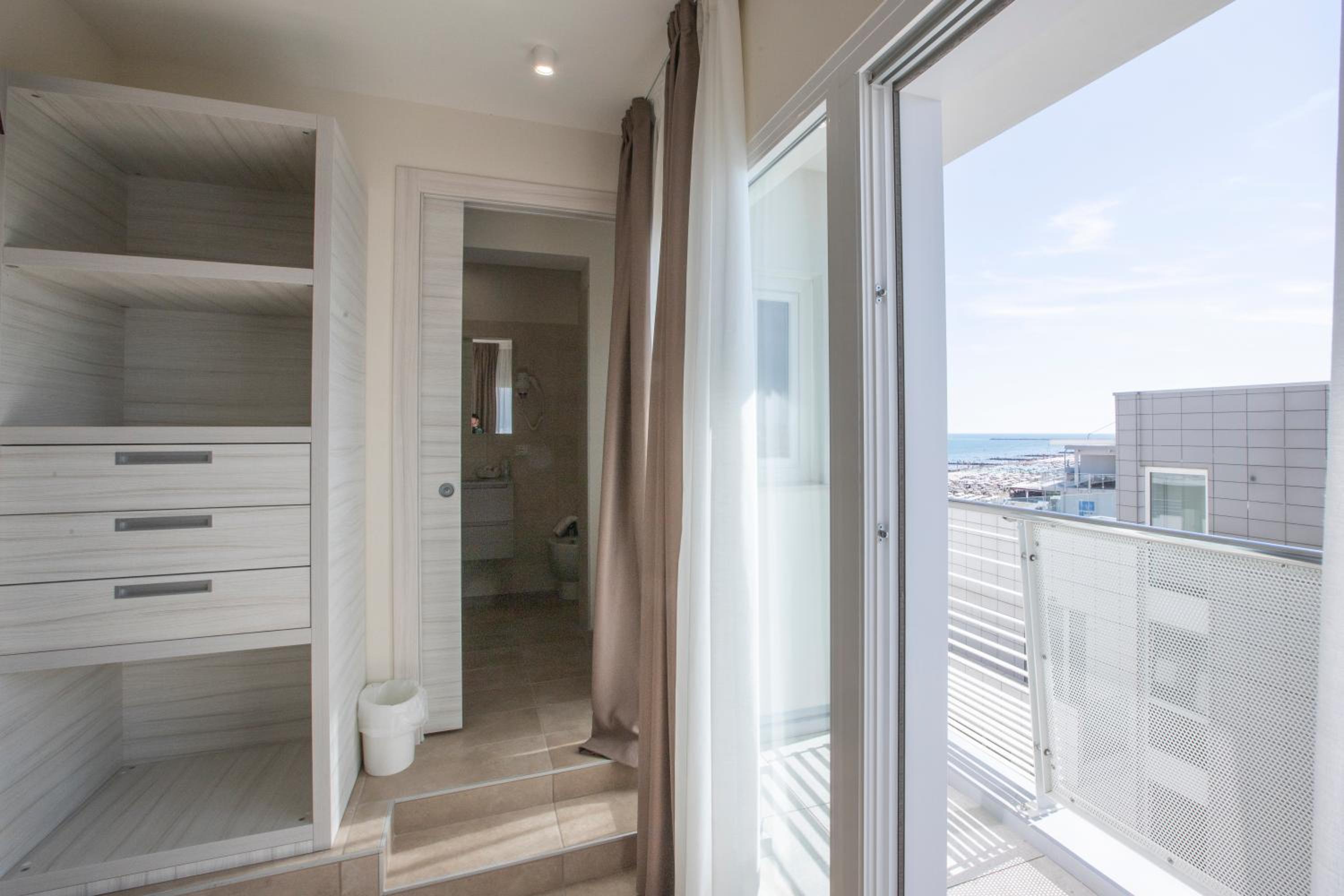 Deluxe Triple Room photo 3