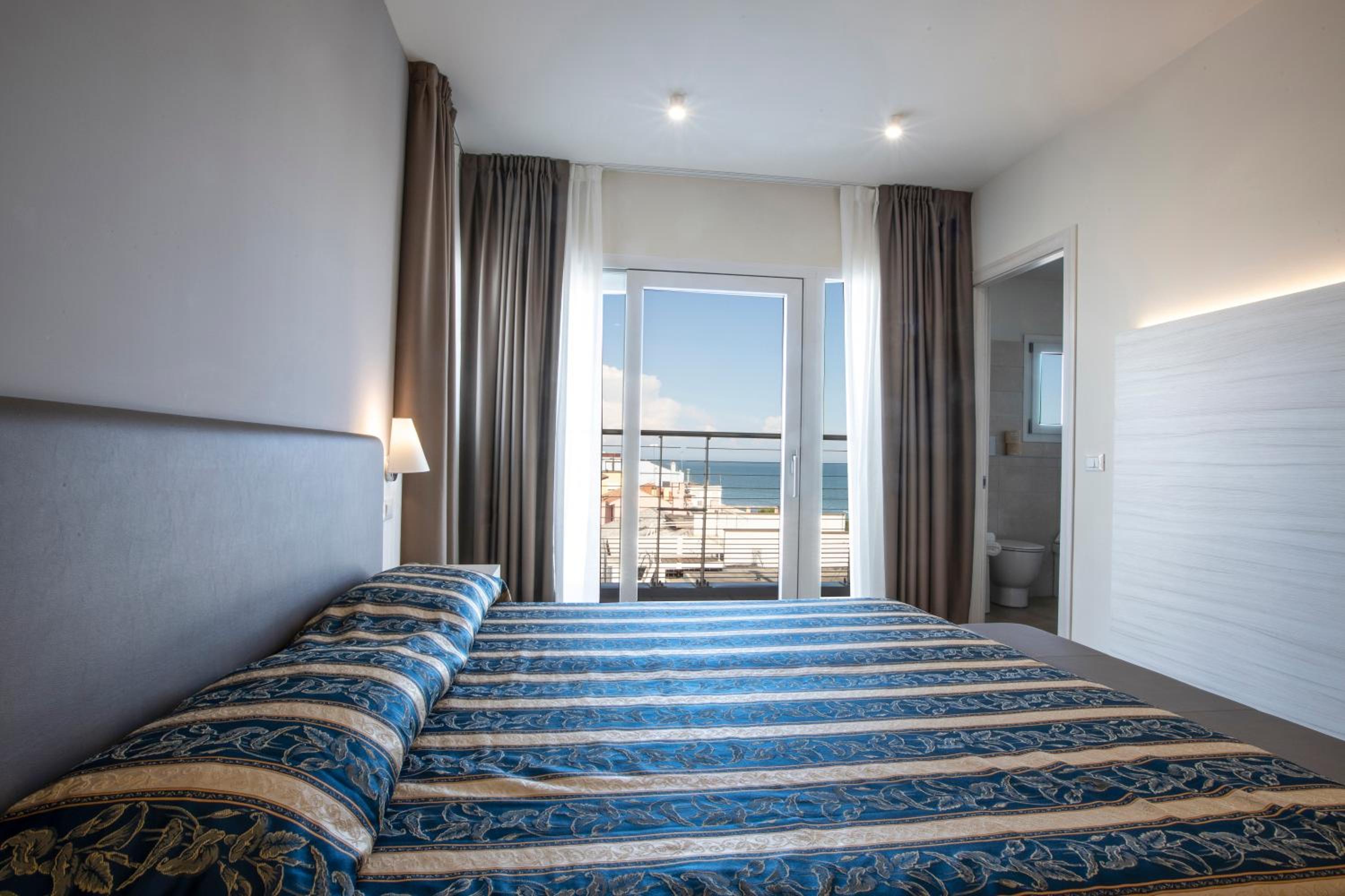 Deluxe Triple Room photo 2