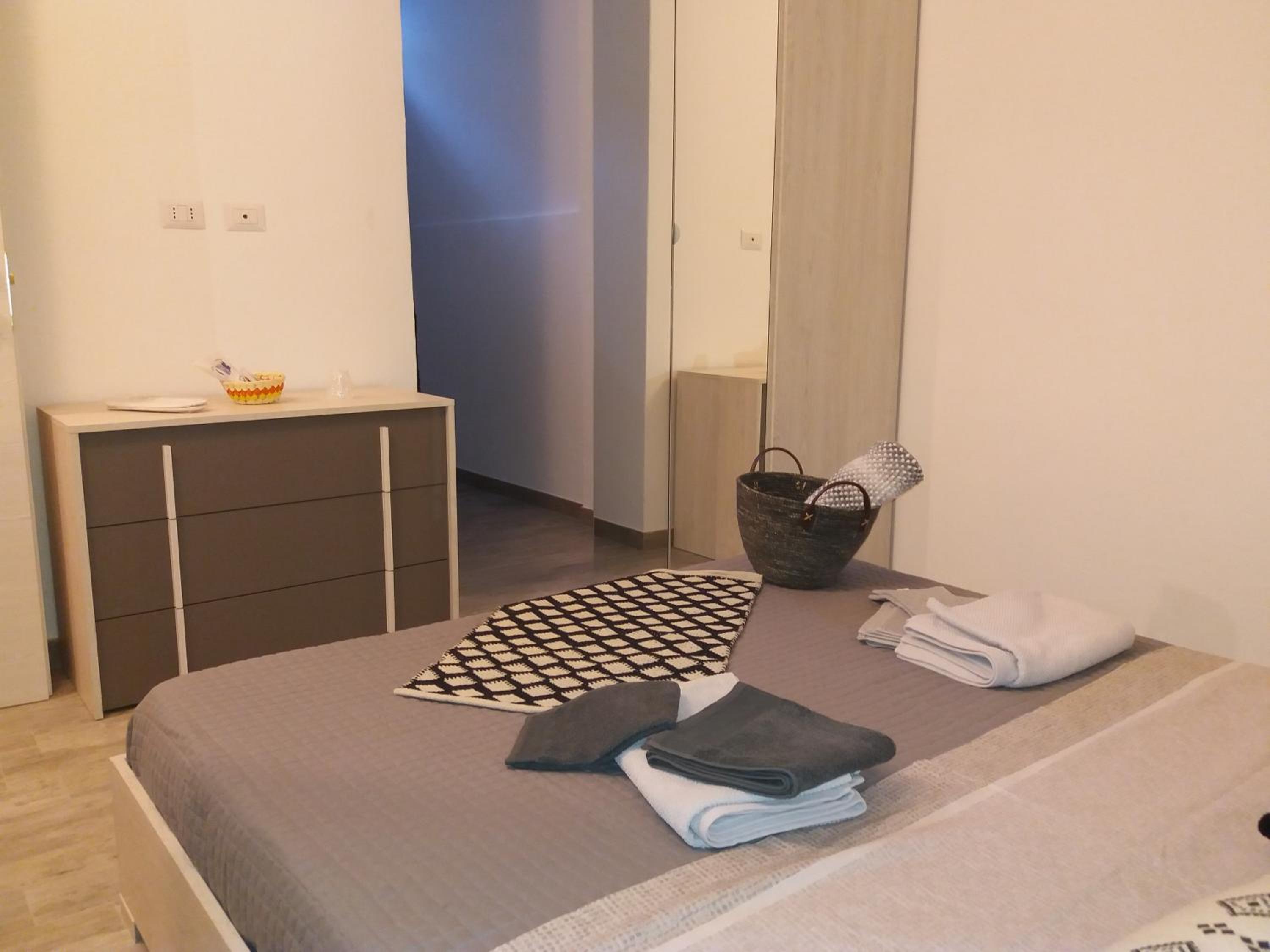 Double Room with Private External Bathroom - Photo 9