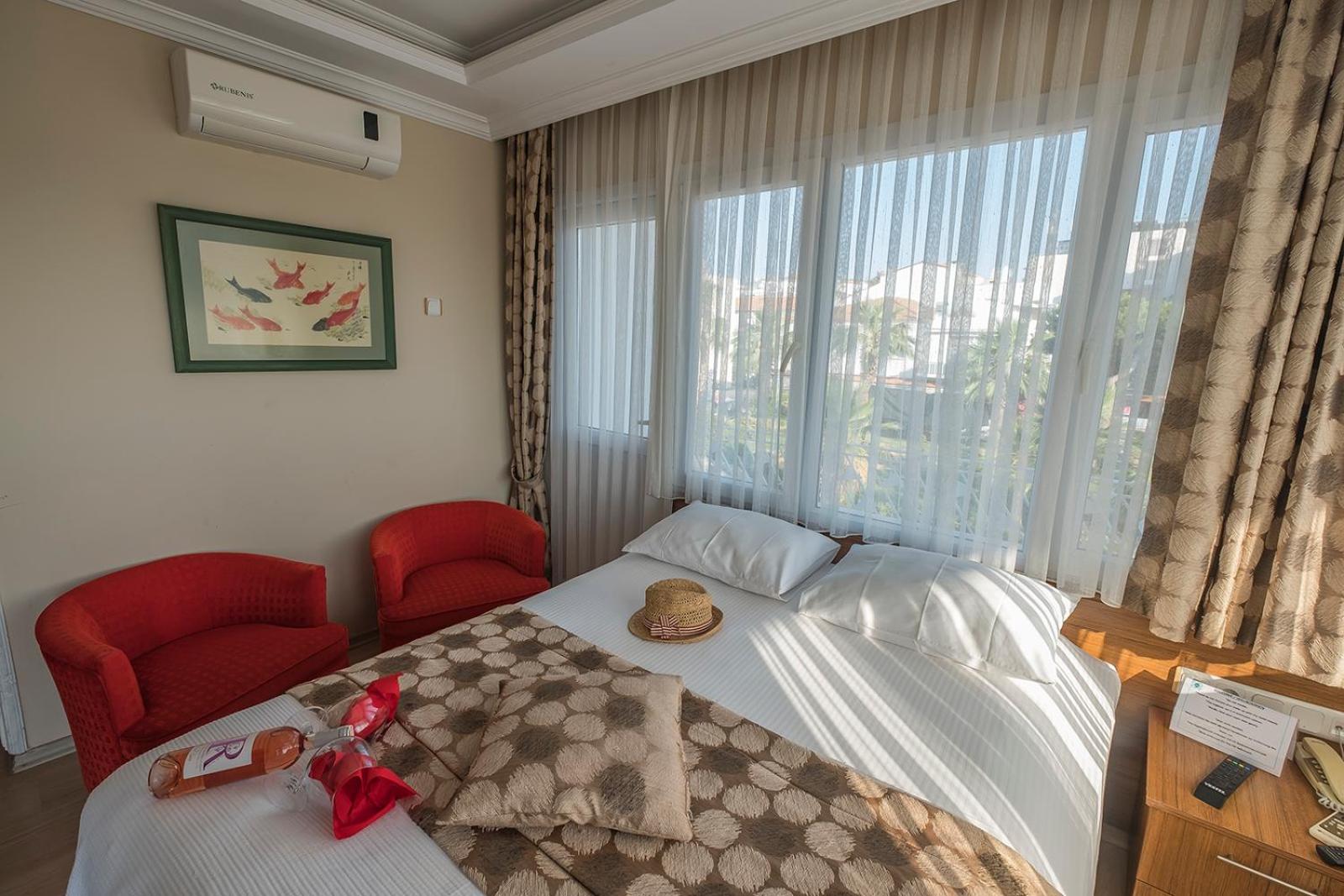 Deluxe Double or Twin Room photo 1