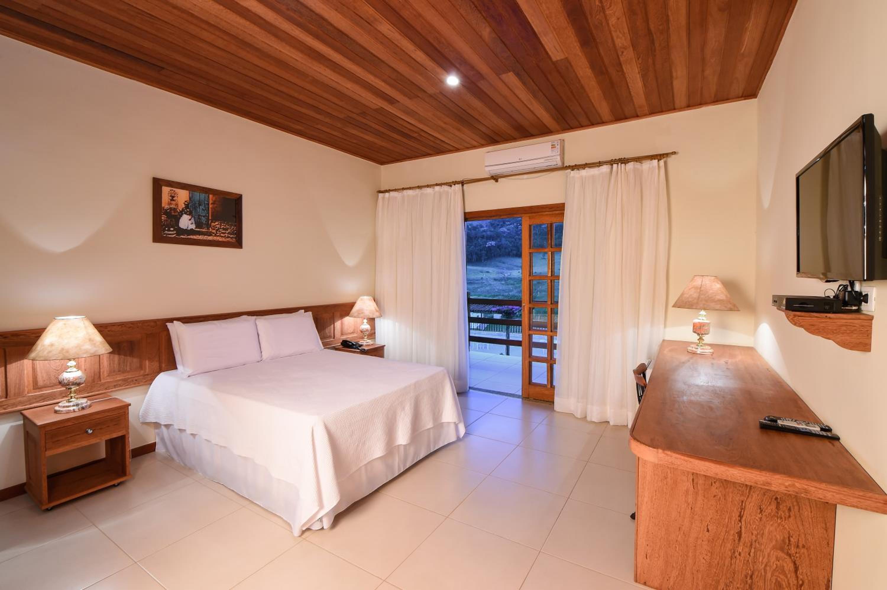 King Room with Pool View photo 2