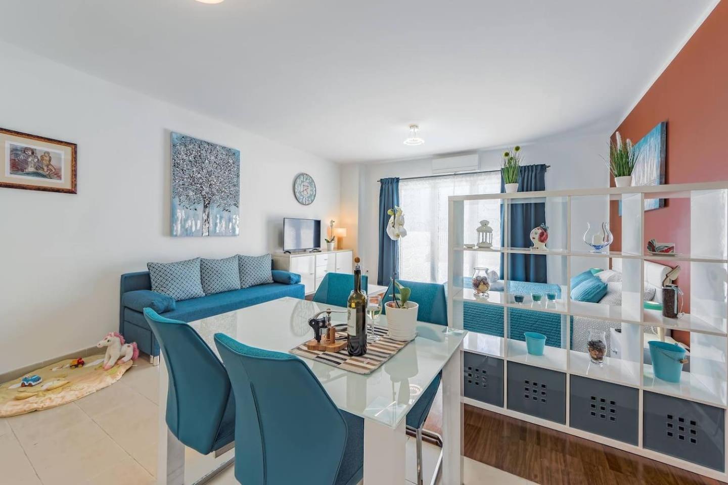 One-Bedroom Apartment