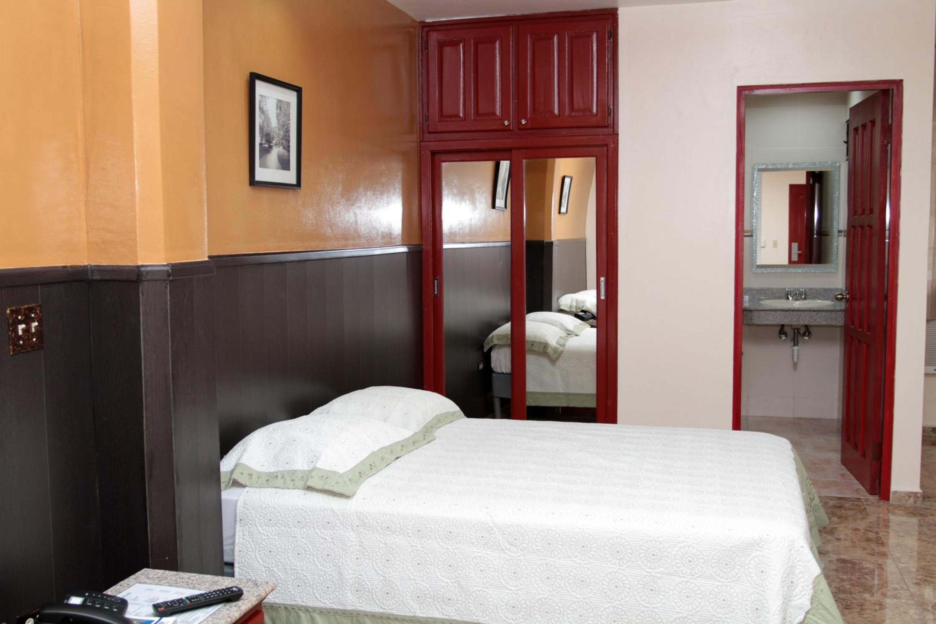 Standard Room with Two Double Beds photo 2