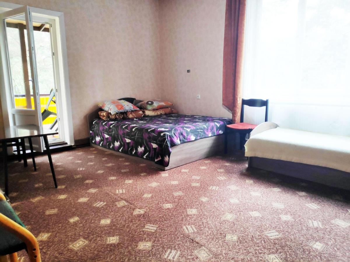Triple Room with Shared Bathroom photo 2