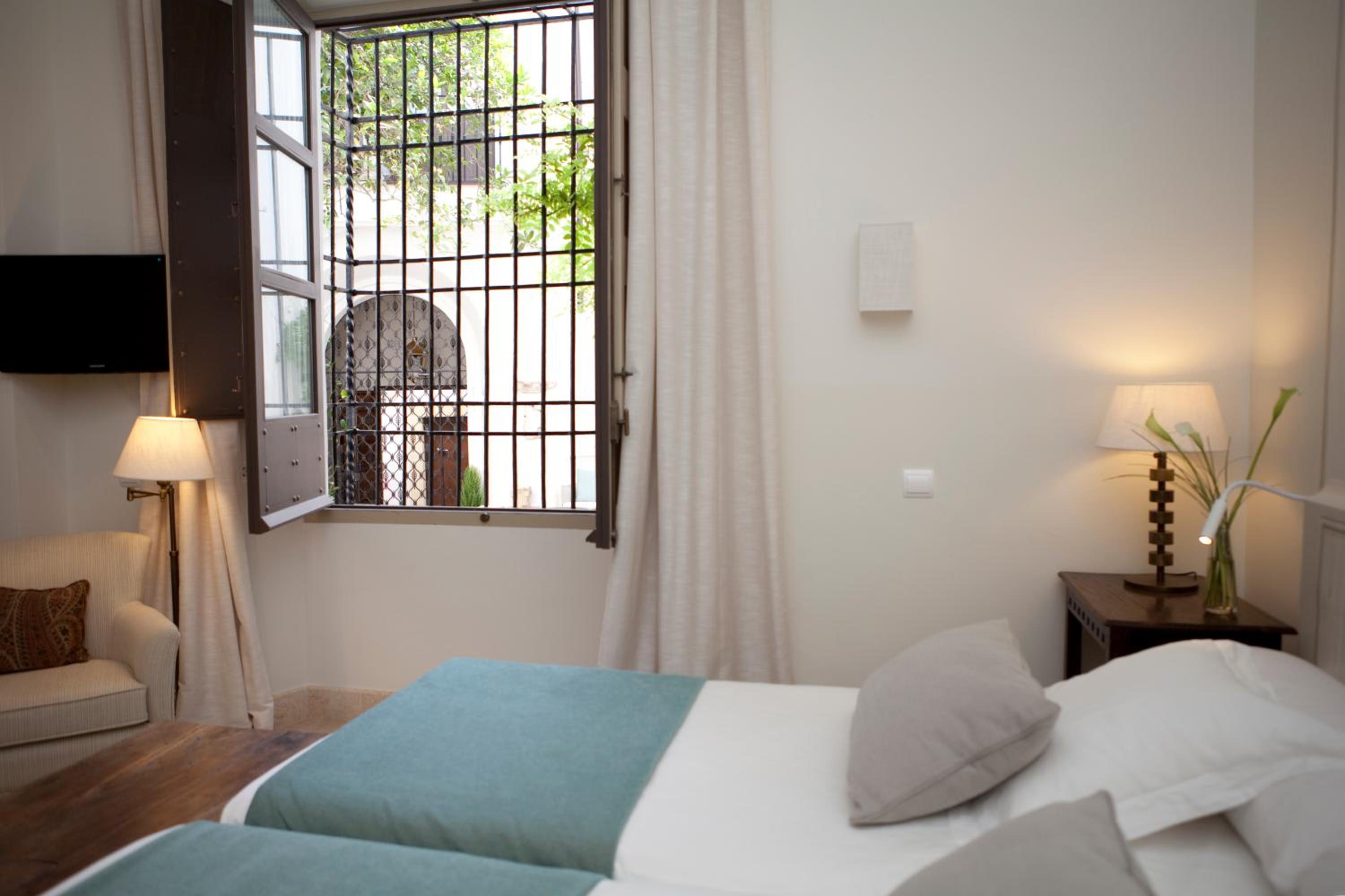 Superior Double or Twin Room - Photo 10