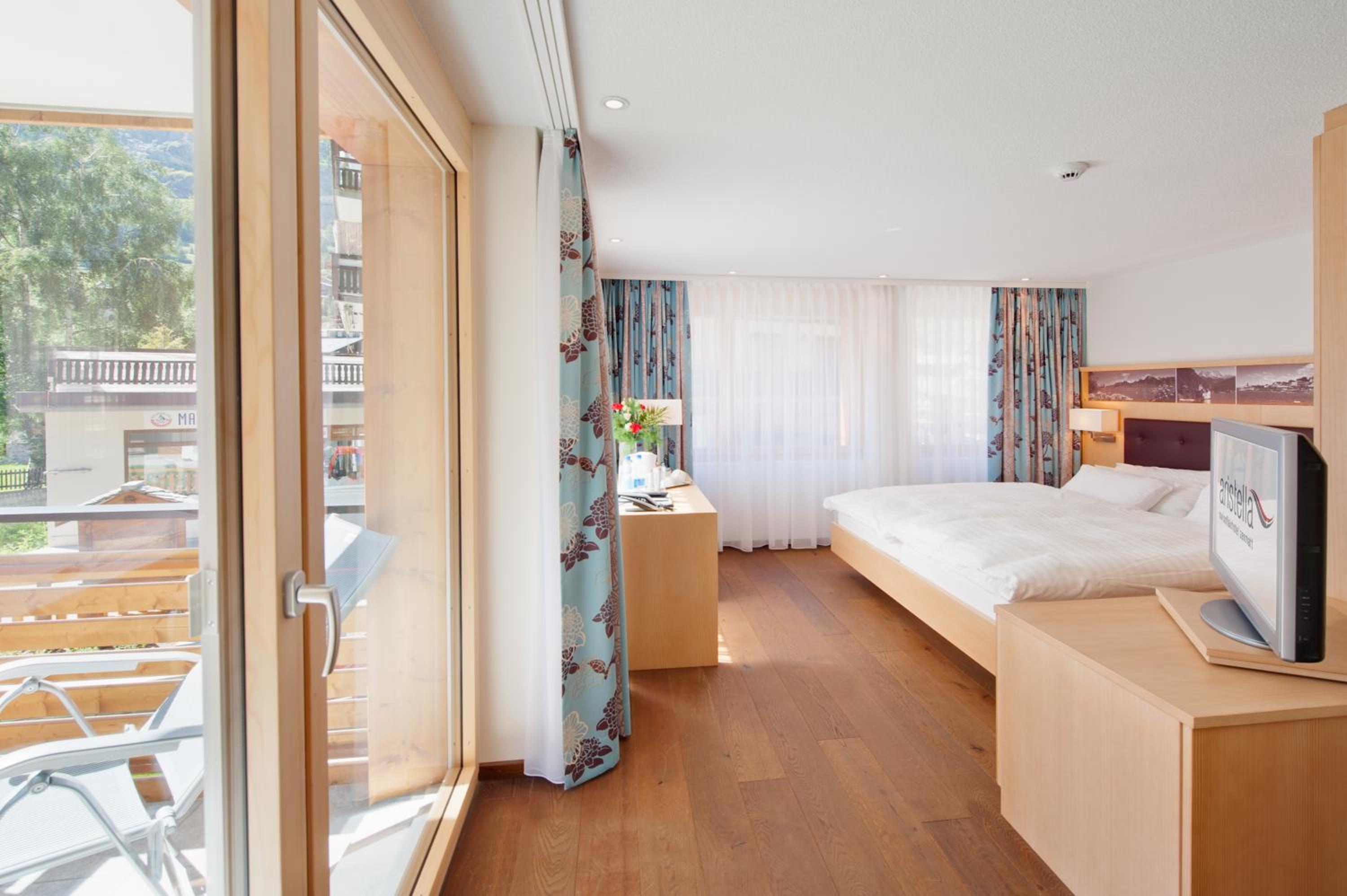 Modern Triple Room