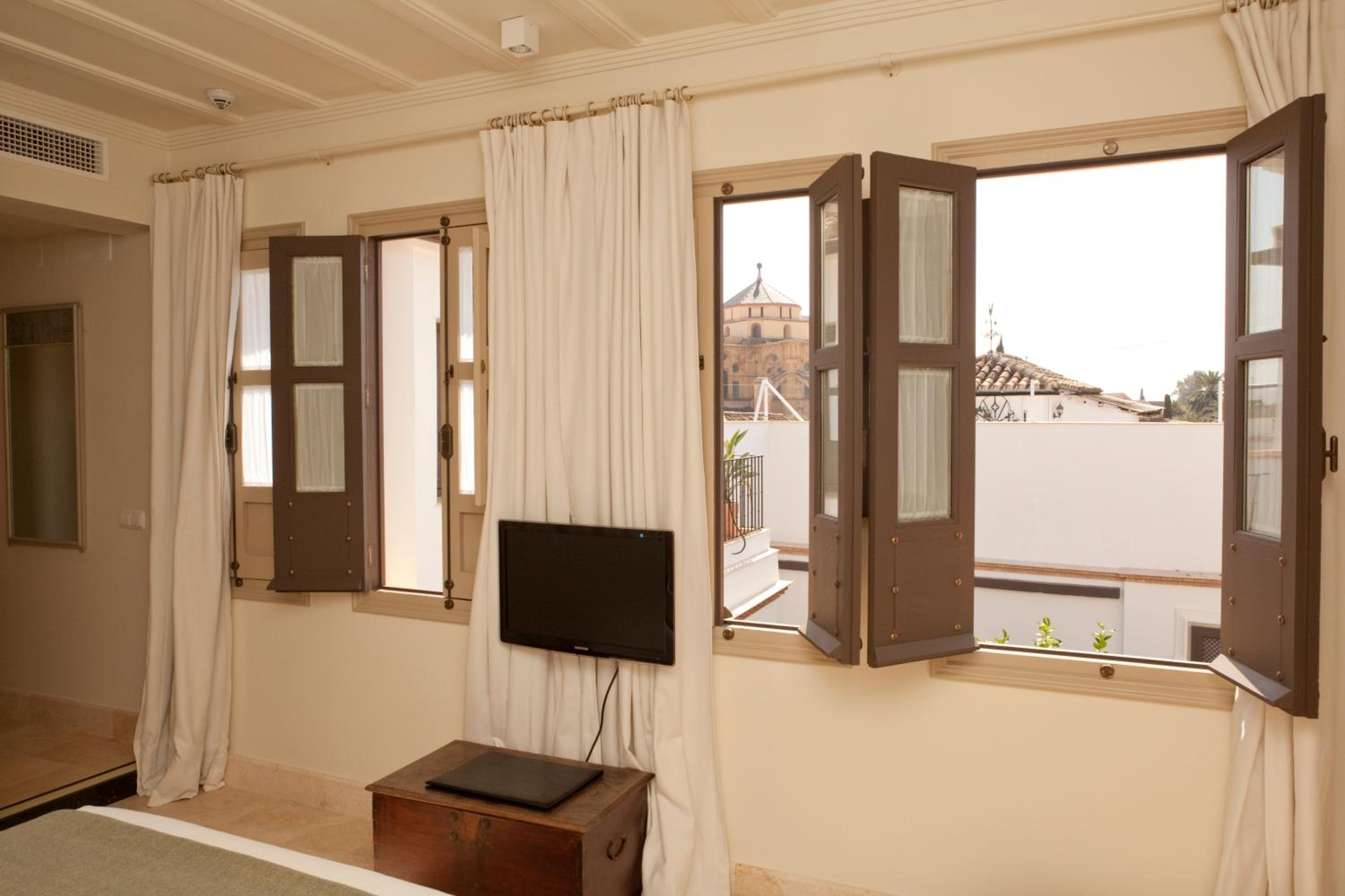 Suite Junior with Terrace - Photo 7