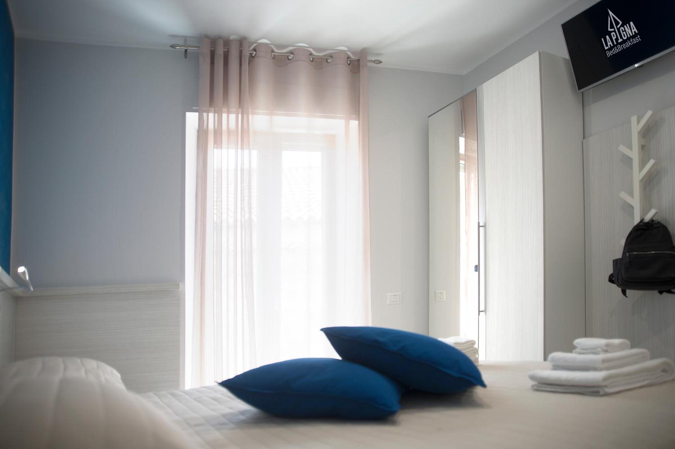 Double or Twin Room with Private Bathroom photo 2
