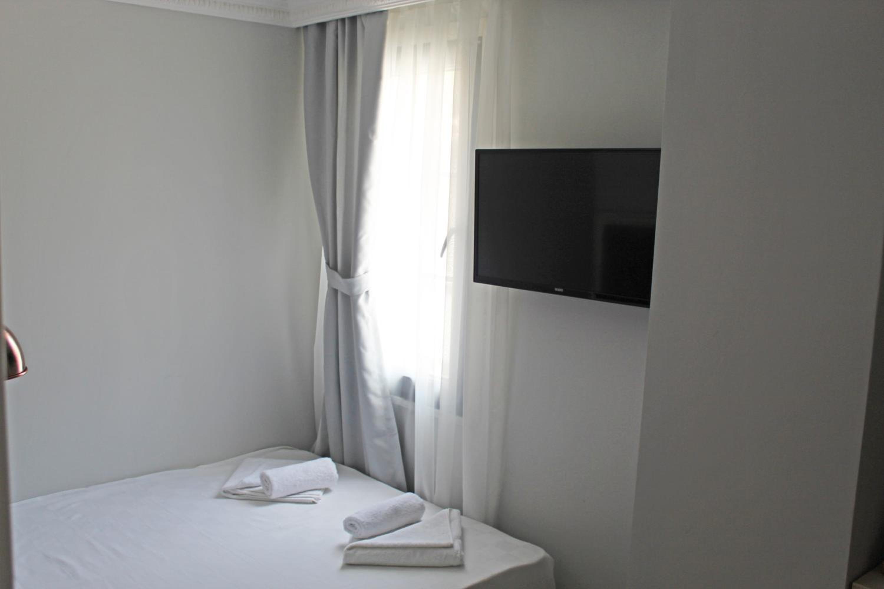 Budget Double Room photo 1