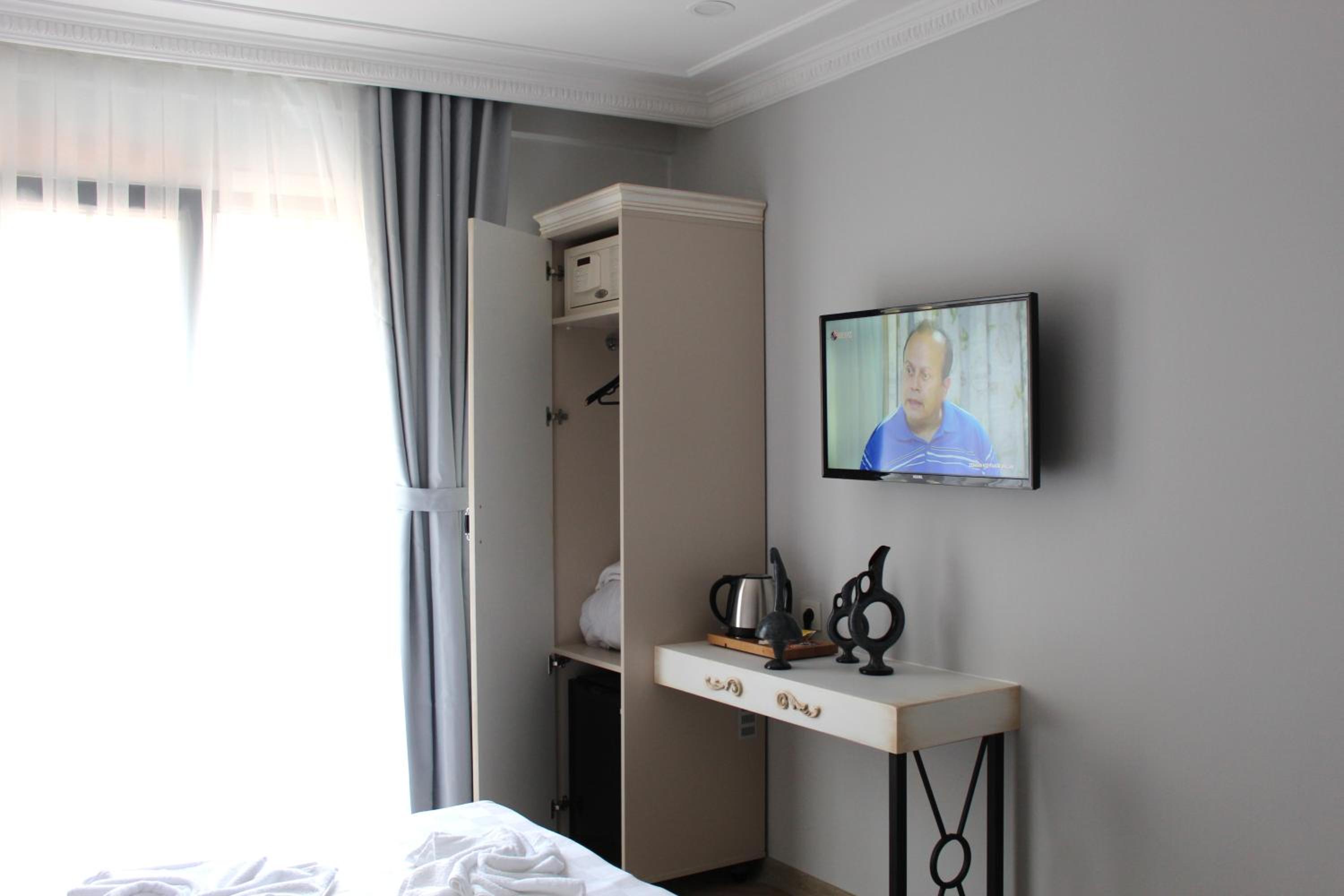 Large Standard Double Room photo 2
