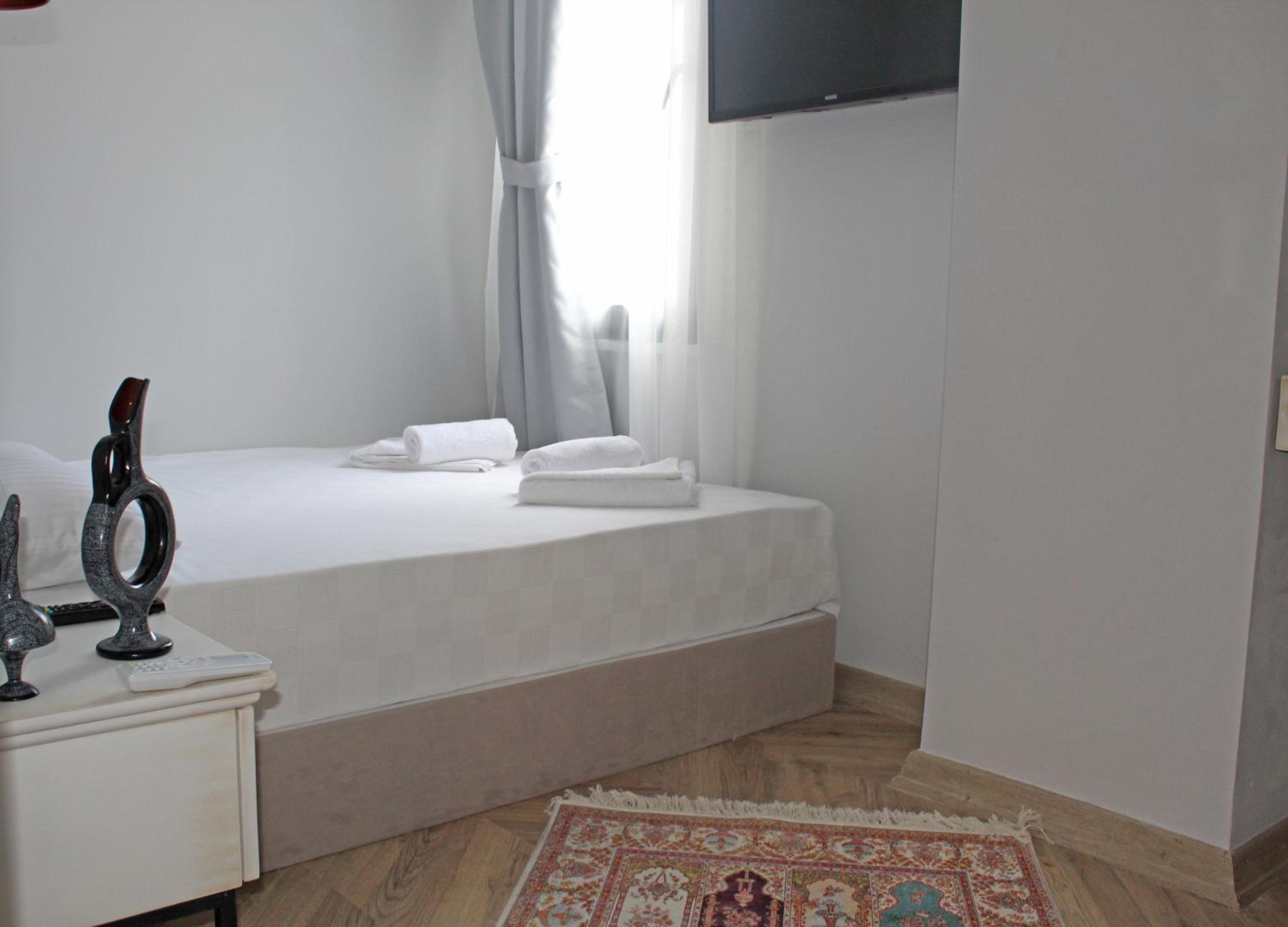 Budget Double Room photo 2