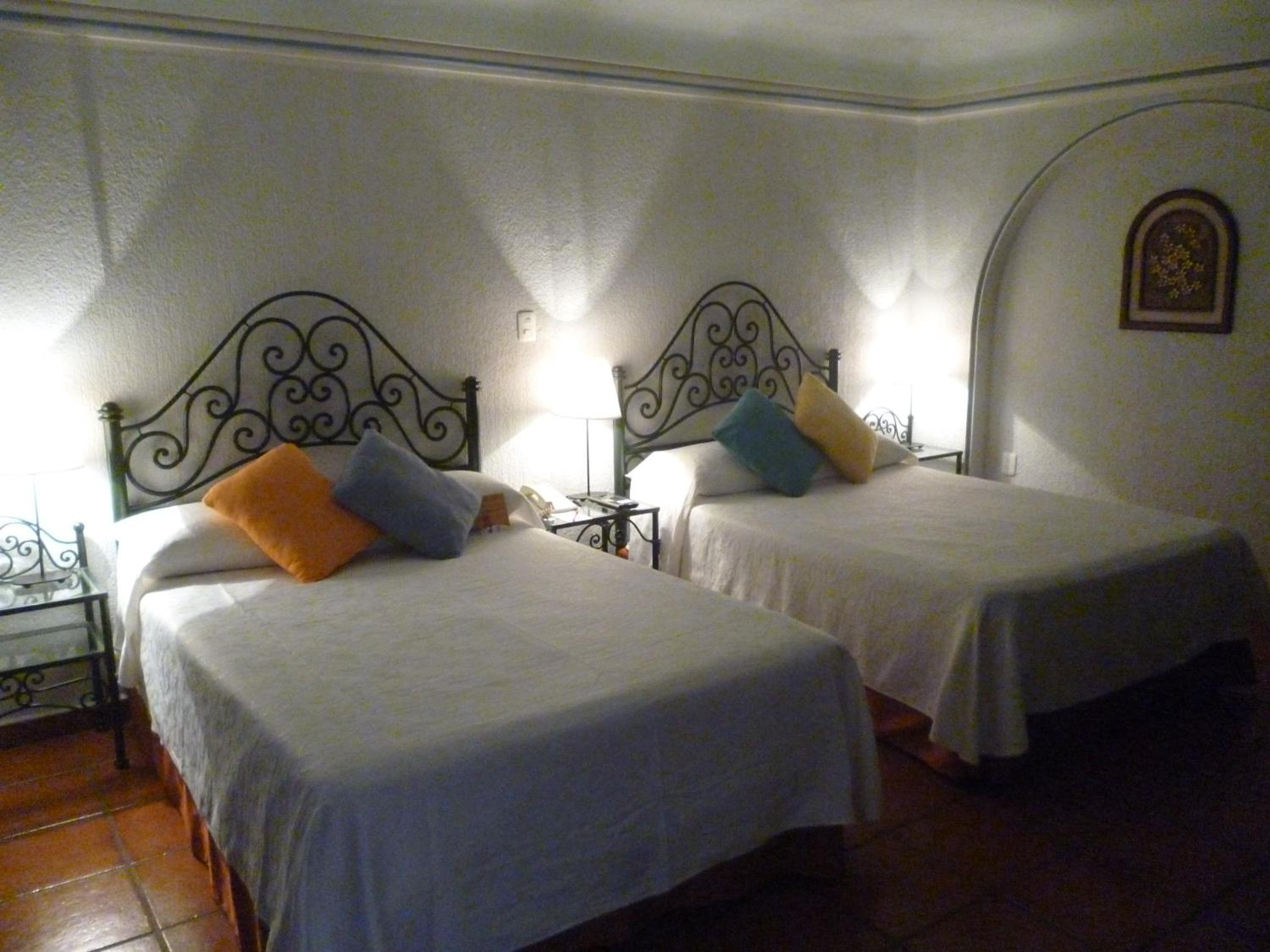 Twin Room - Photo 3