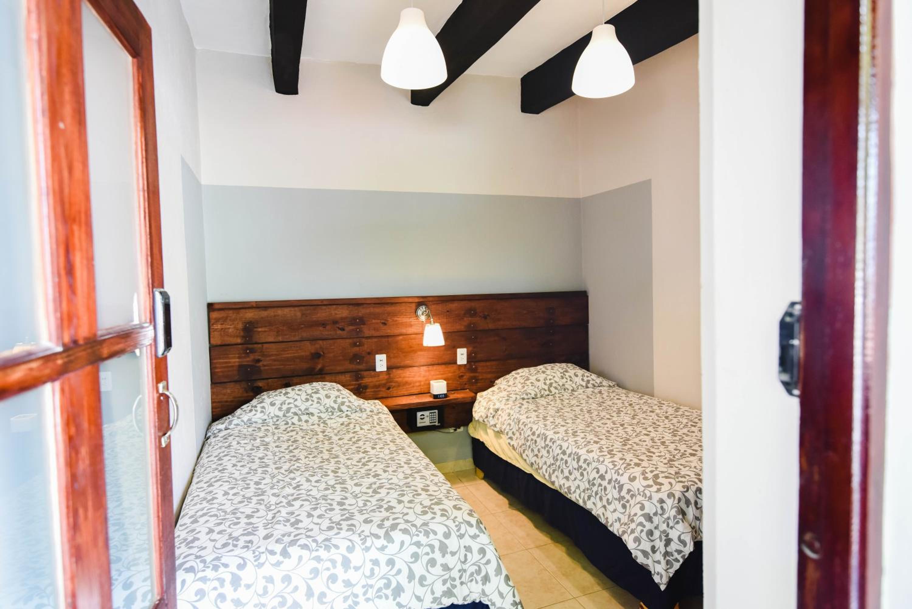 Standard Twin Room with Shared Bathroom Bangkok photo 2