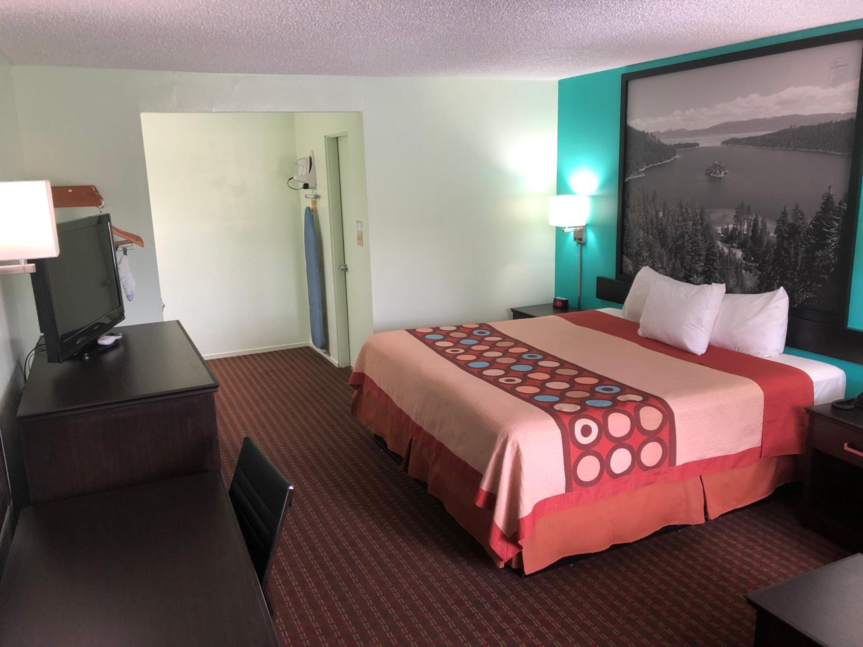 King Room - Non-Smoking - Photo 2