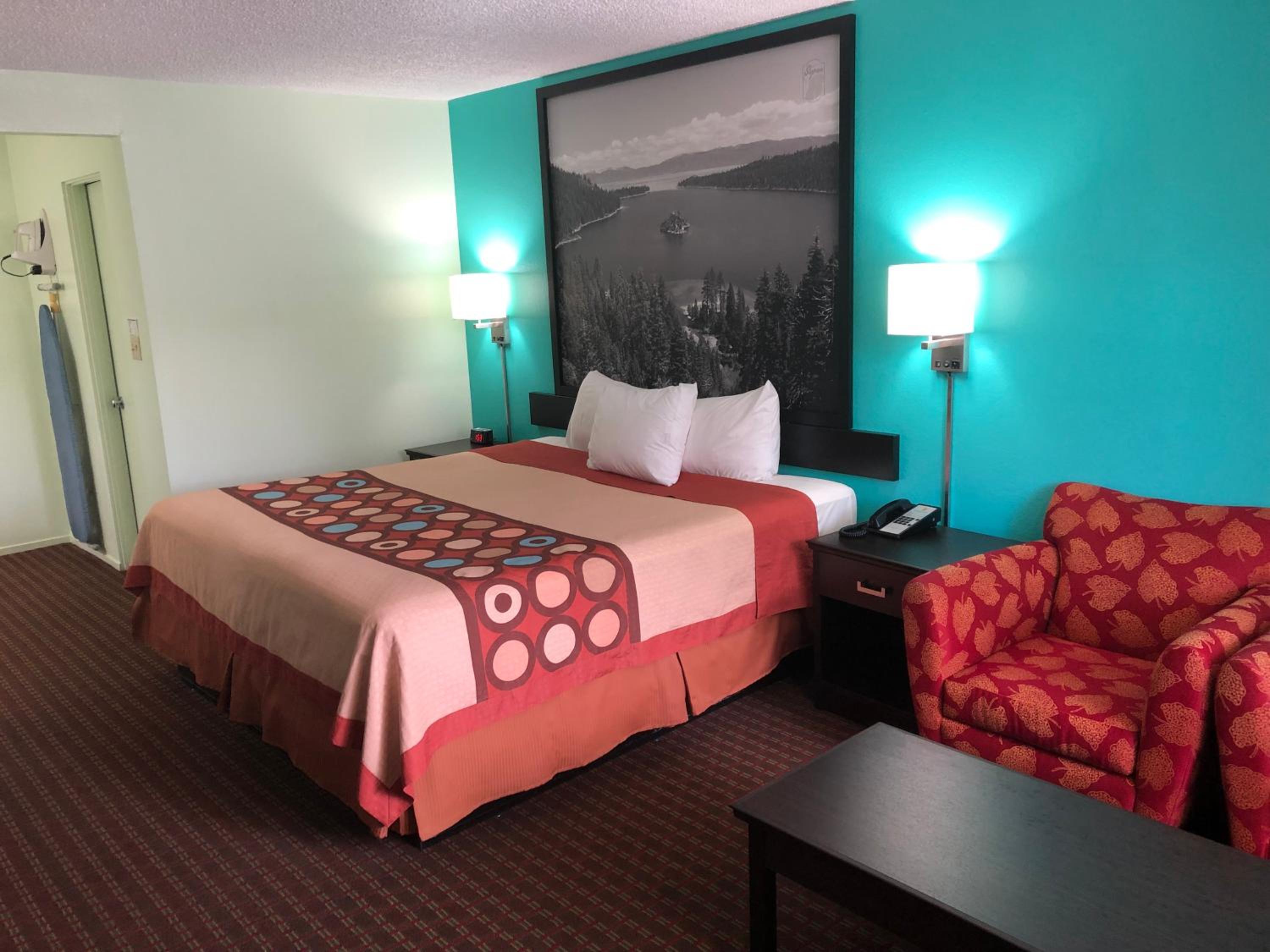 King Room - Non-Smoking - Photo 3
