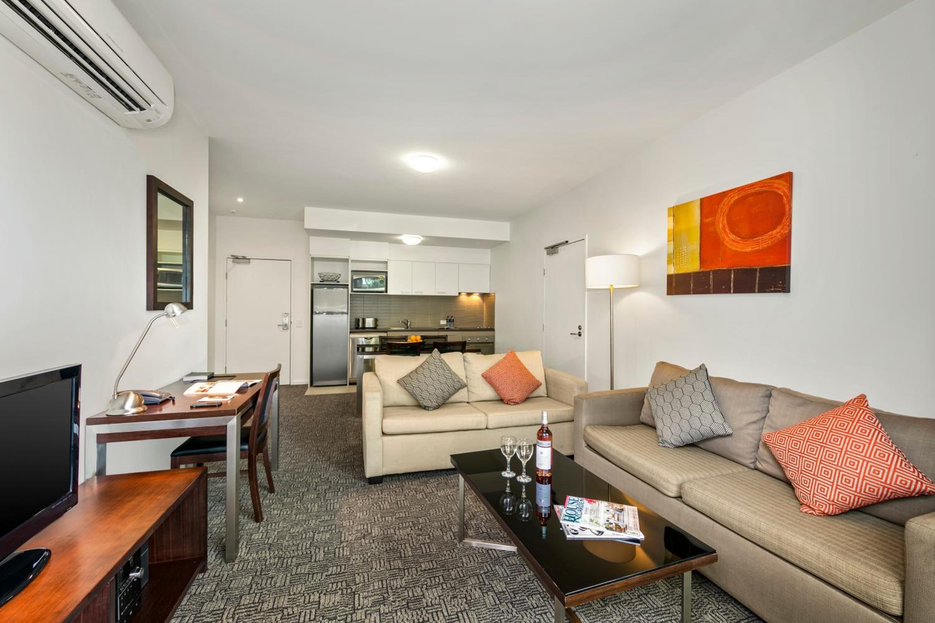 One-Bedroom Apartment - Photo 6