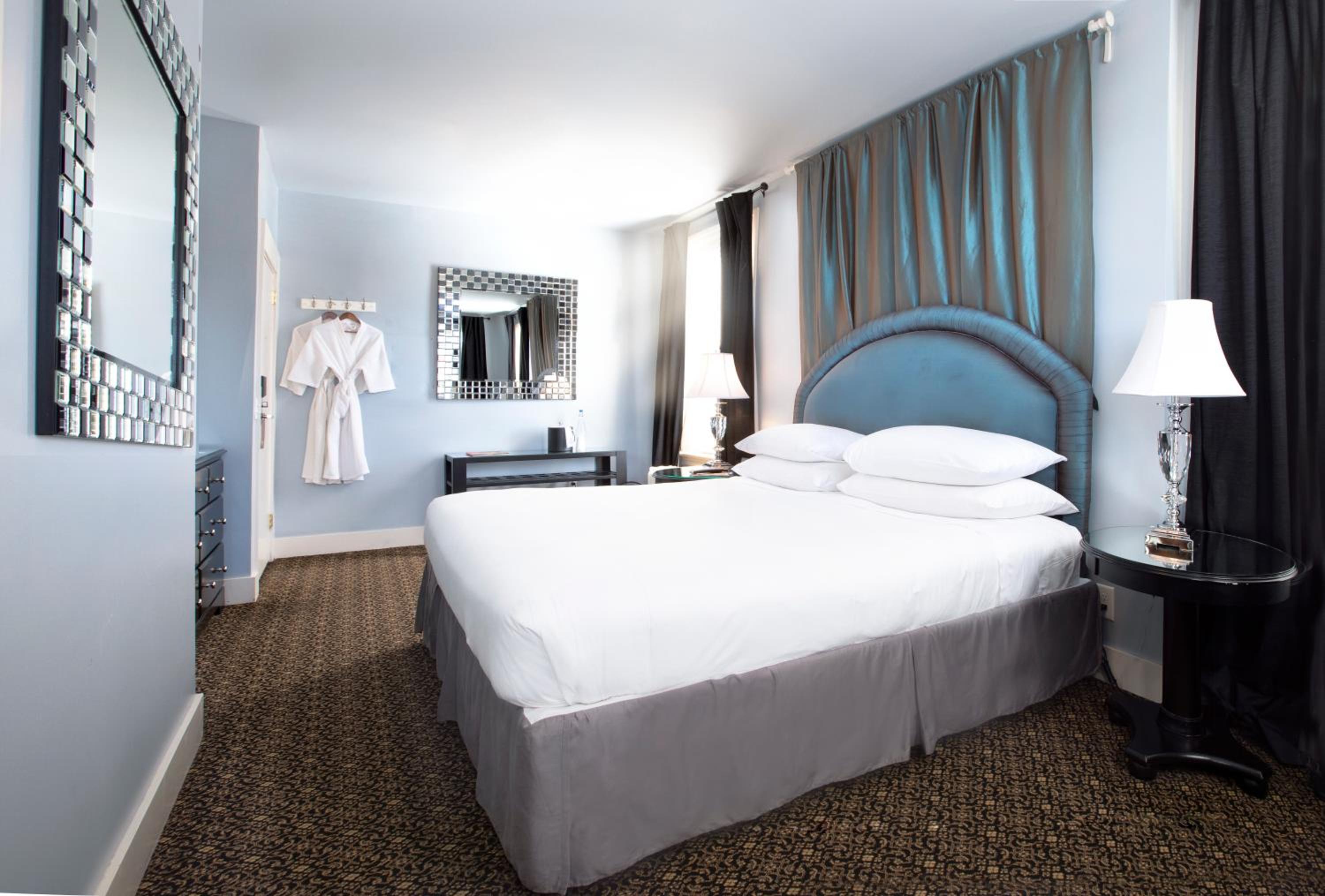 Ground Floor Deluxe King Room Private Bathroom