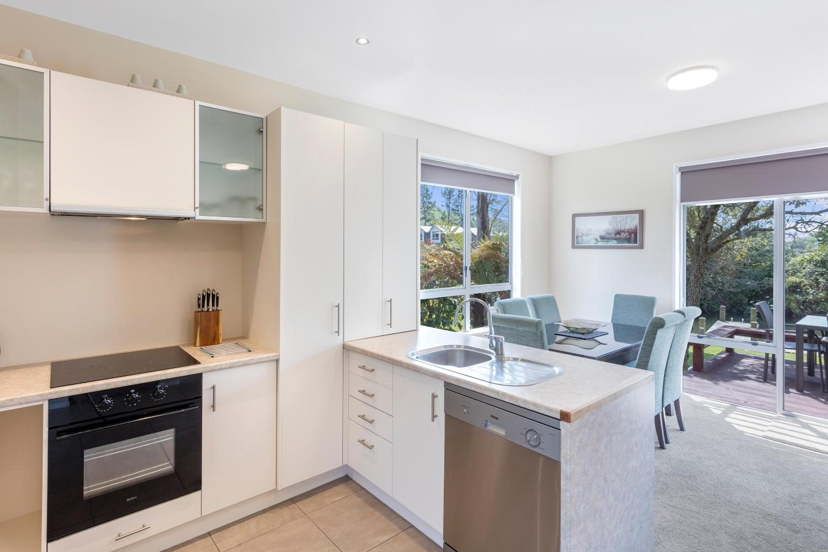 Three-Bedroom Lodge - Photo 3