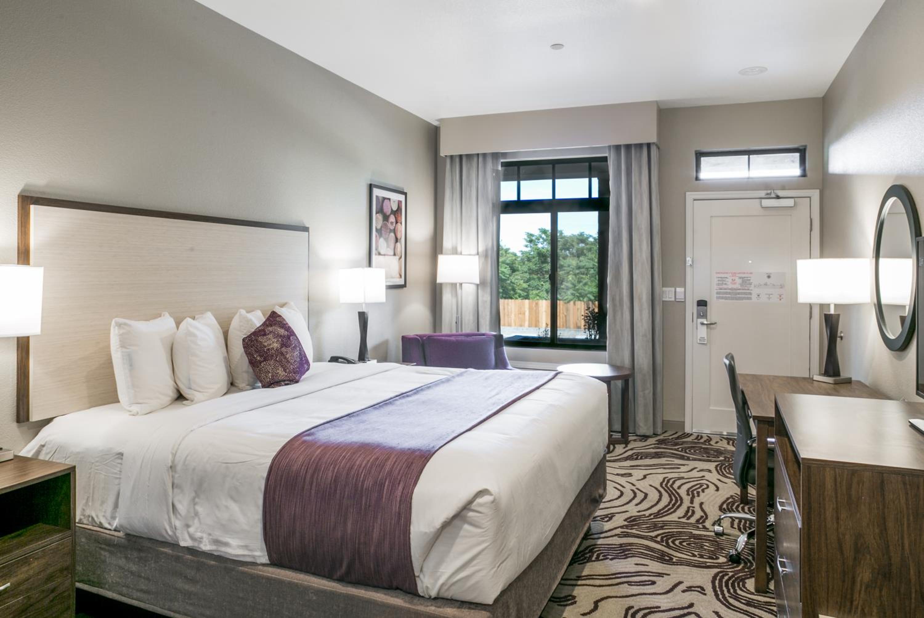 Deluxe Queen Room - Photo 20
