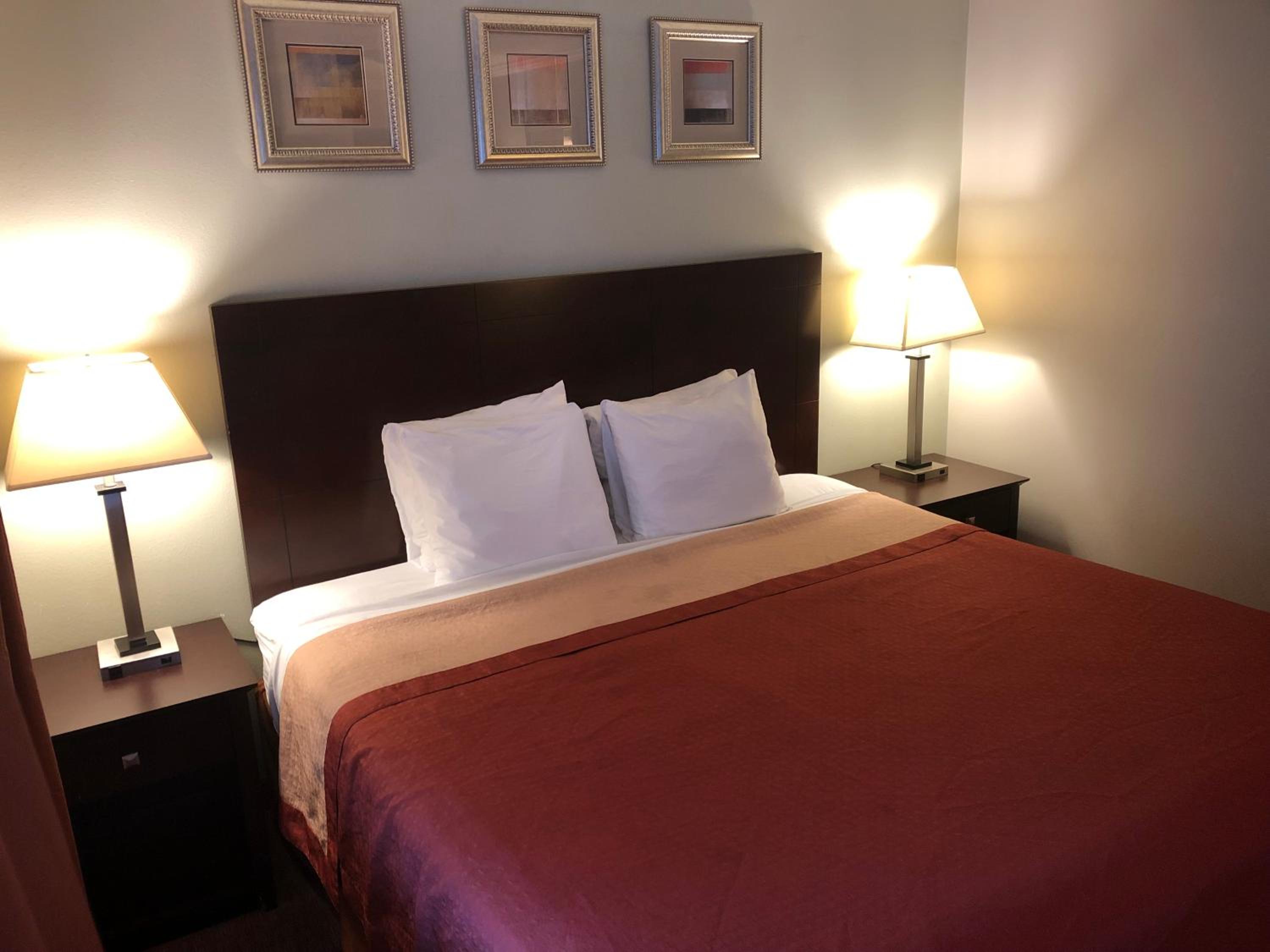 King Room - Non-Smoking - Photo 3