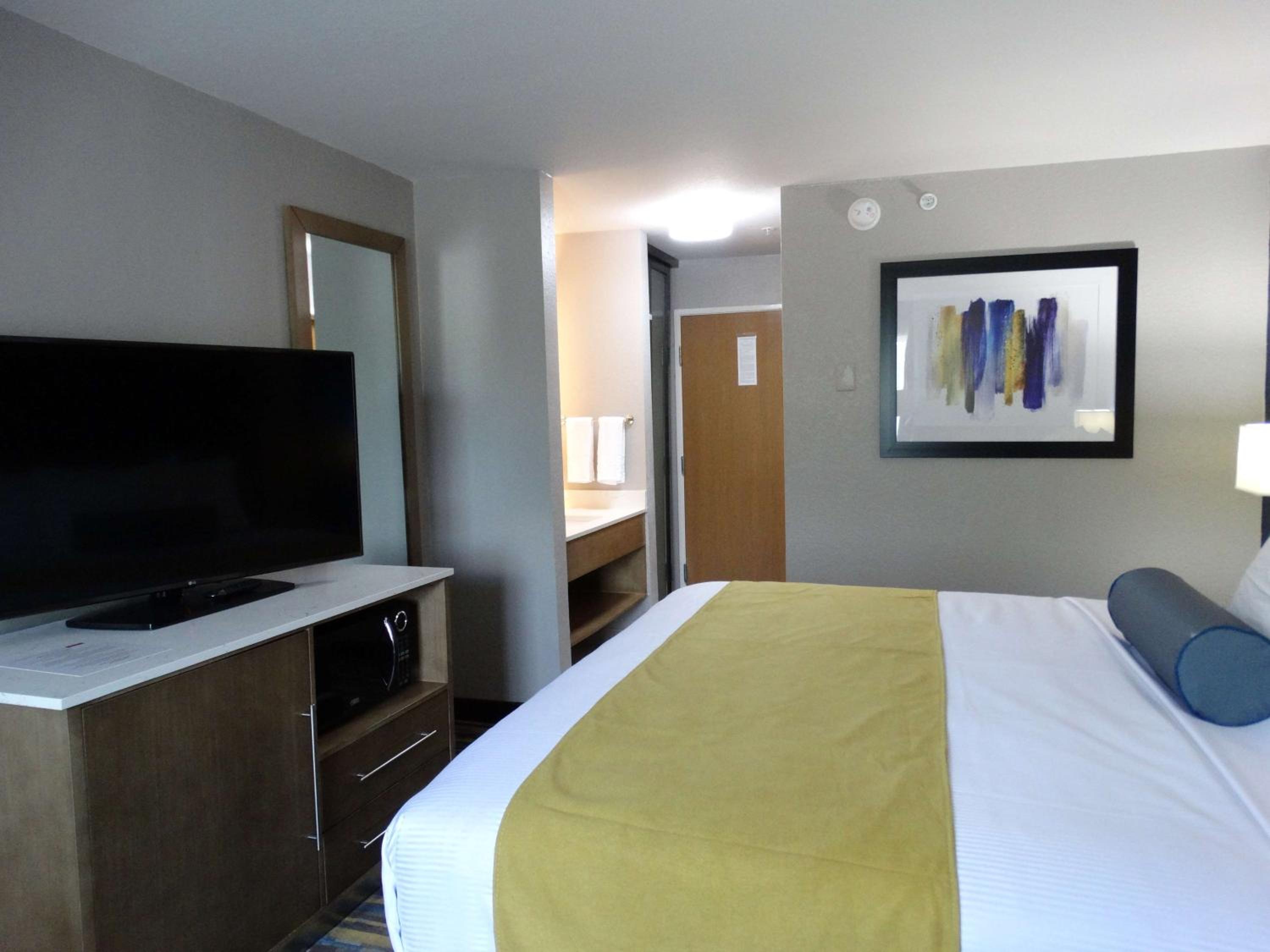 King Room - Non-Smoking - Photo 7