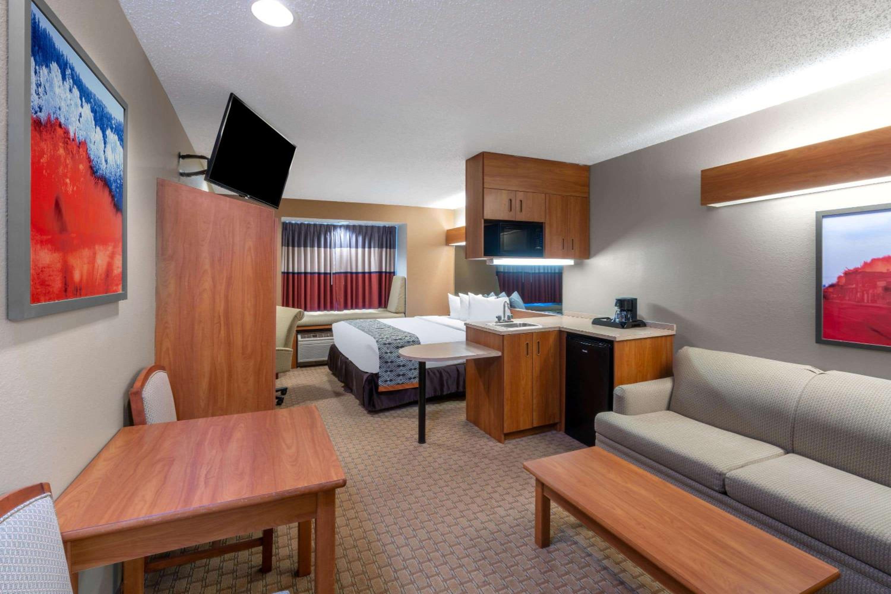 King Studio Suite - Non-Smoking photo 3