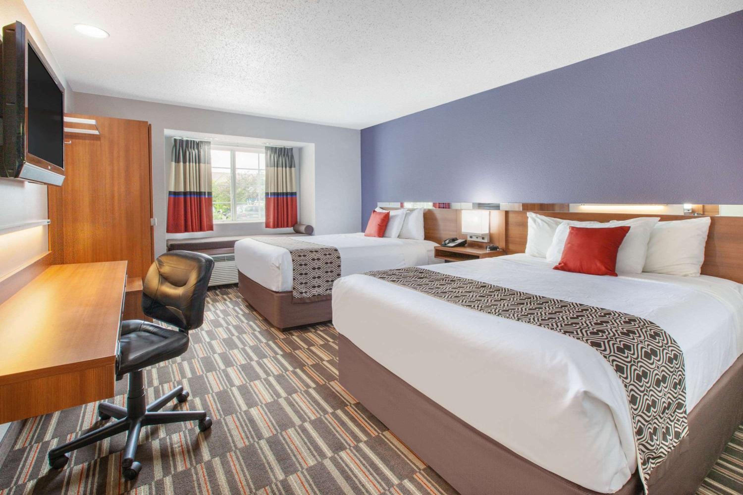 Queen Room with Two Queen Beds - Non-Smoking - Photo 1