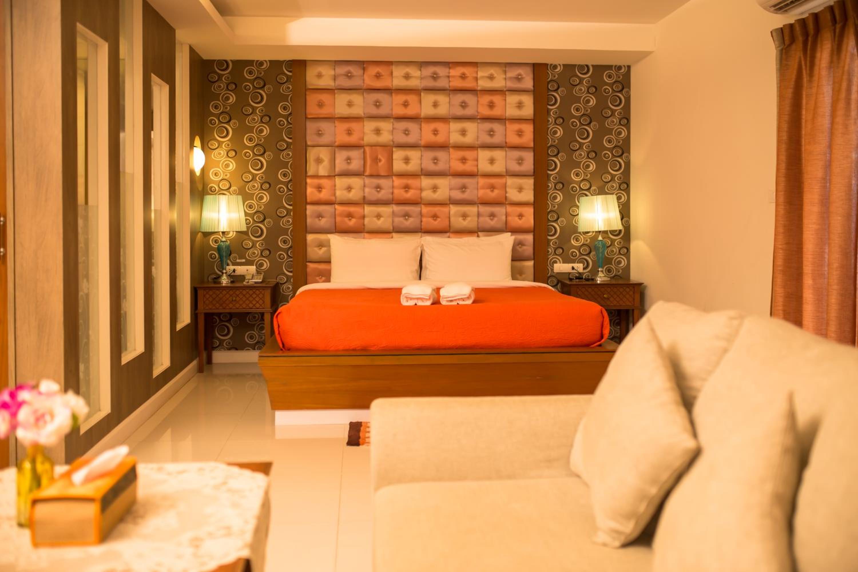 King Room with Garden View - Photo 6