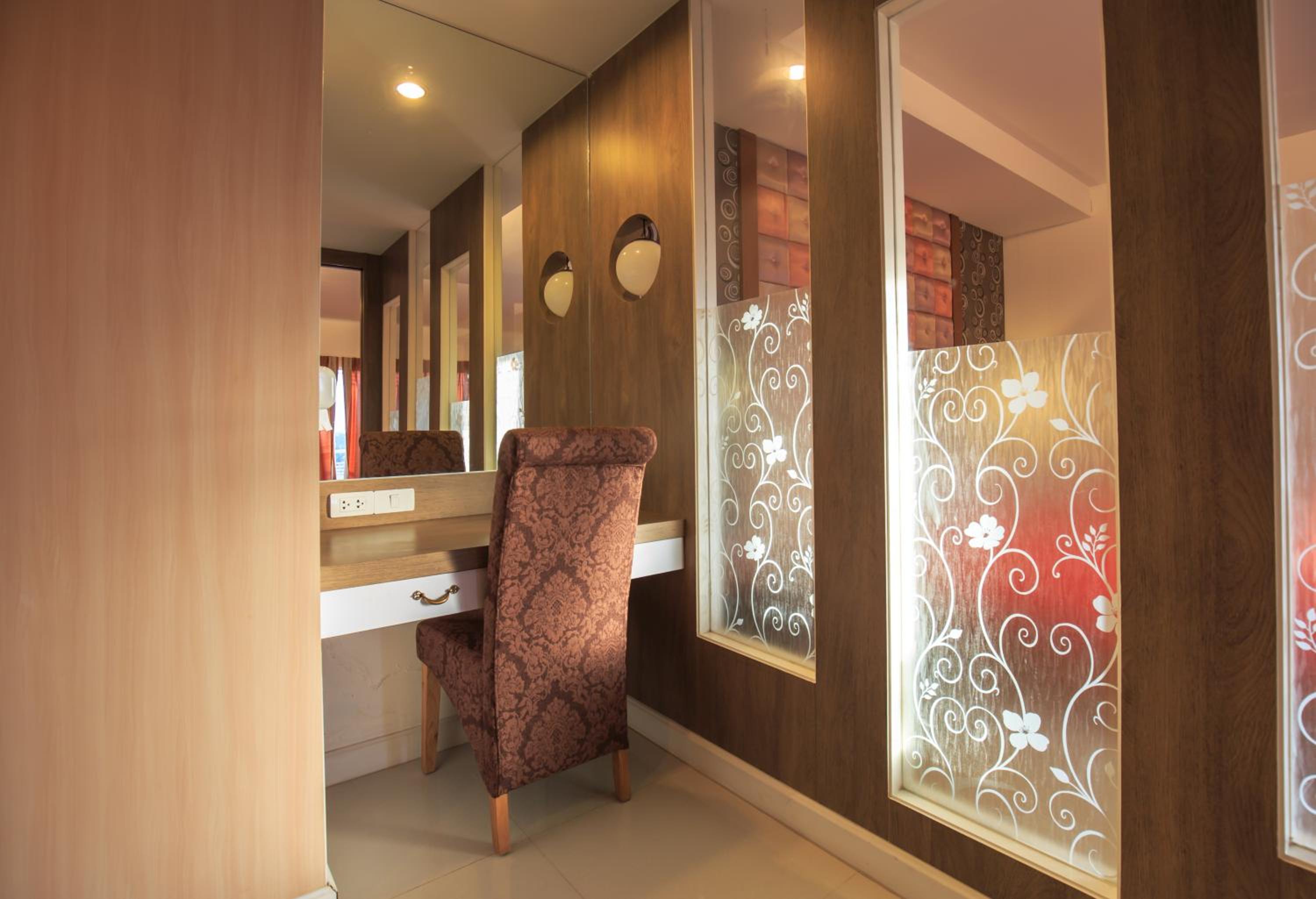 King Room with Garden View - Photo 2