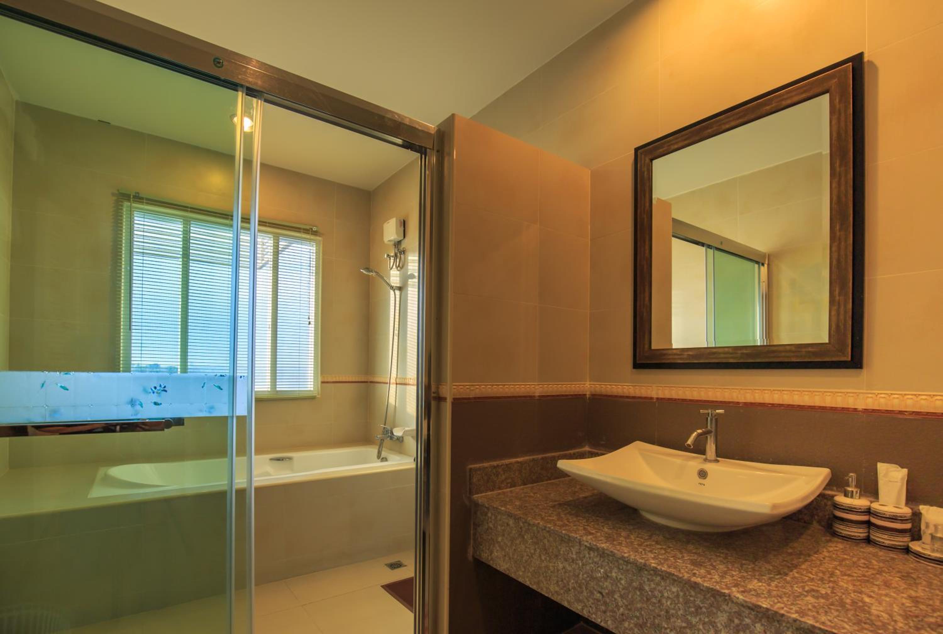 King Room with Garden View - Photo 9