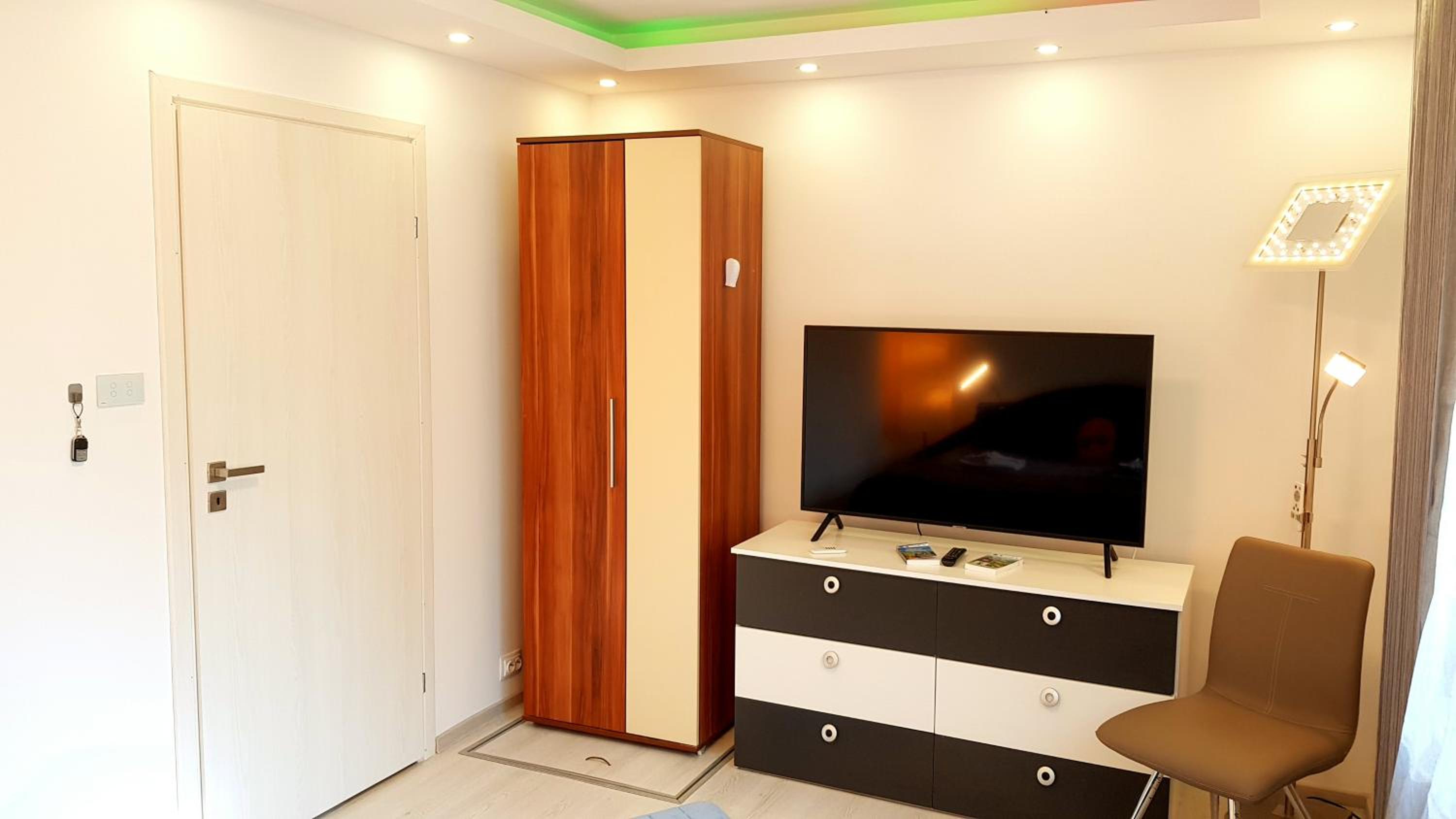 Two-Bedroom Apartment - Photo 6