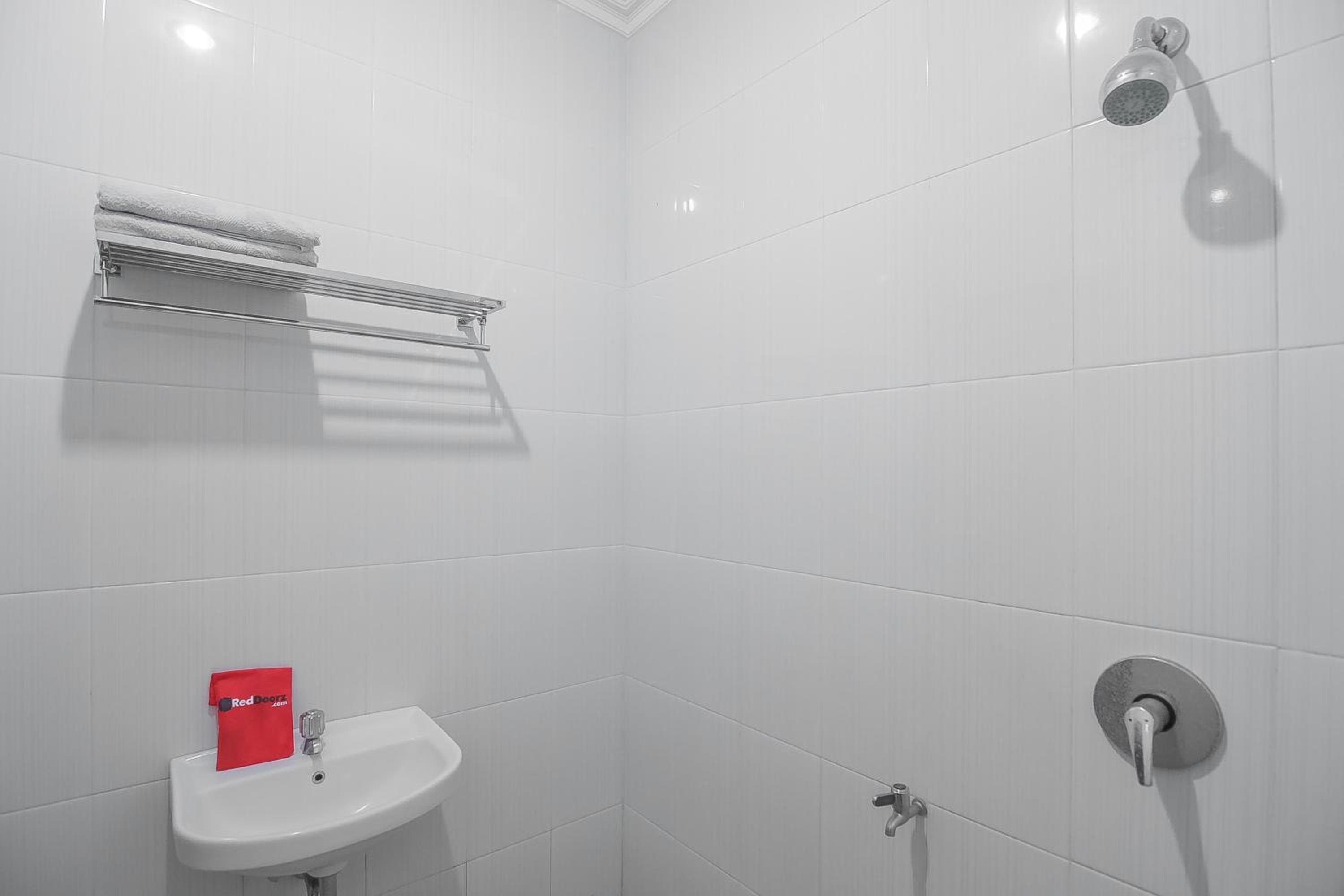 Deluxe Room - Photo 5