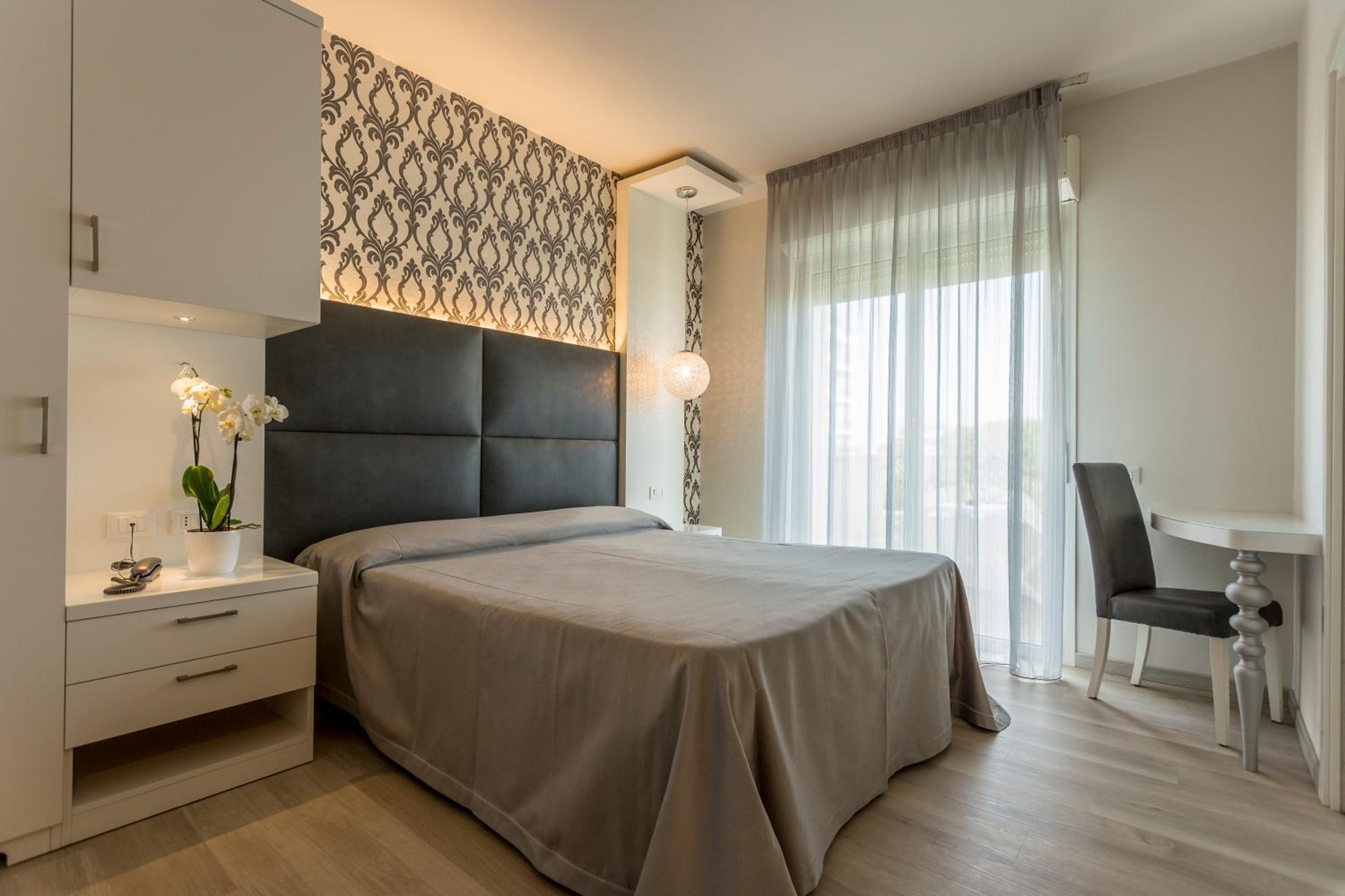 Elite Triple Room - Photo 10