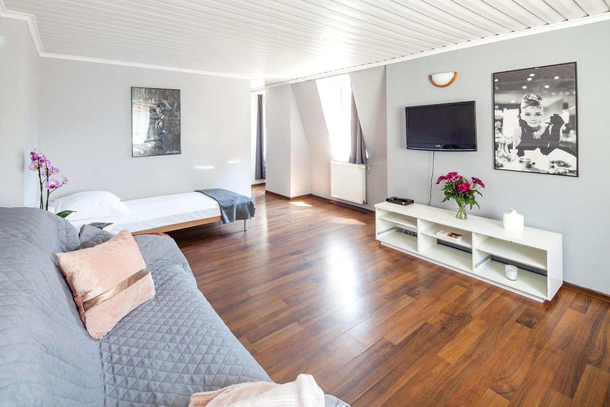 Two-Bedroom Apartment - Photo 4