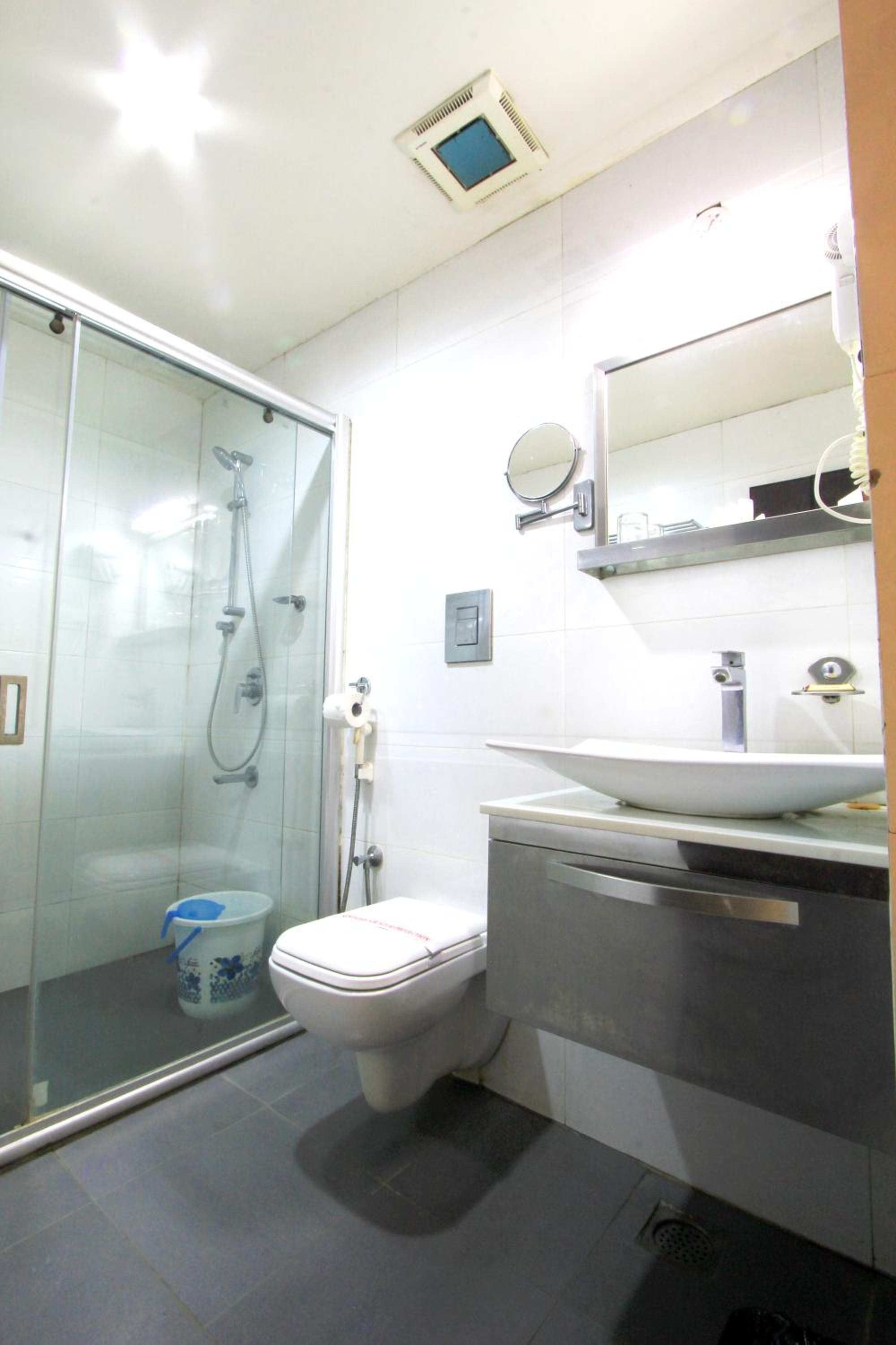 Deluxe King Room - Photo 6
