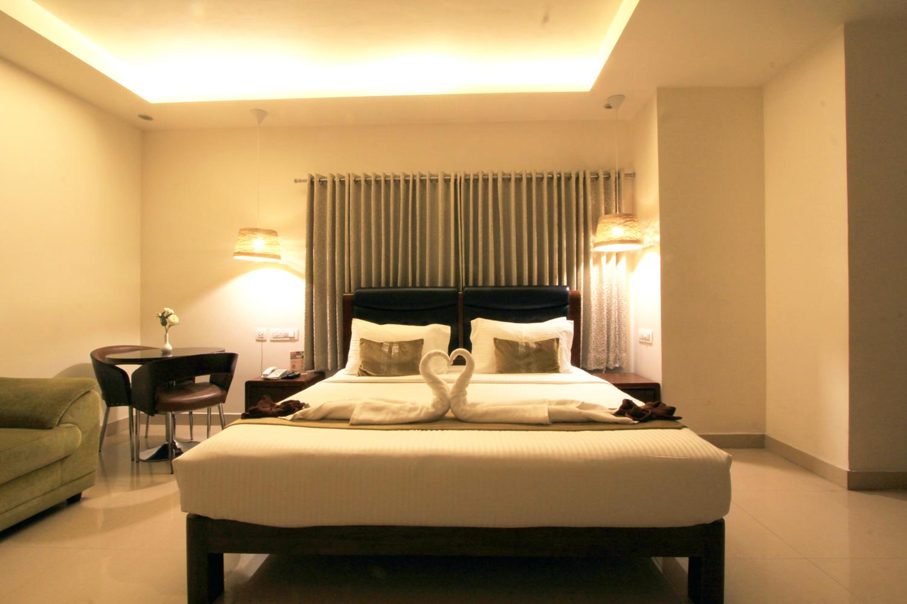 Deluxe King Room - Photo 1