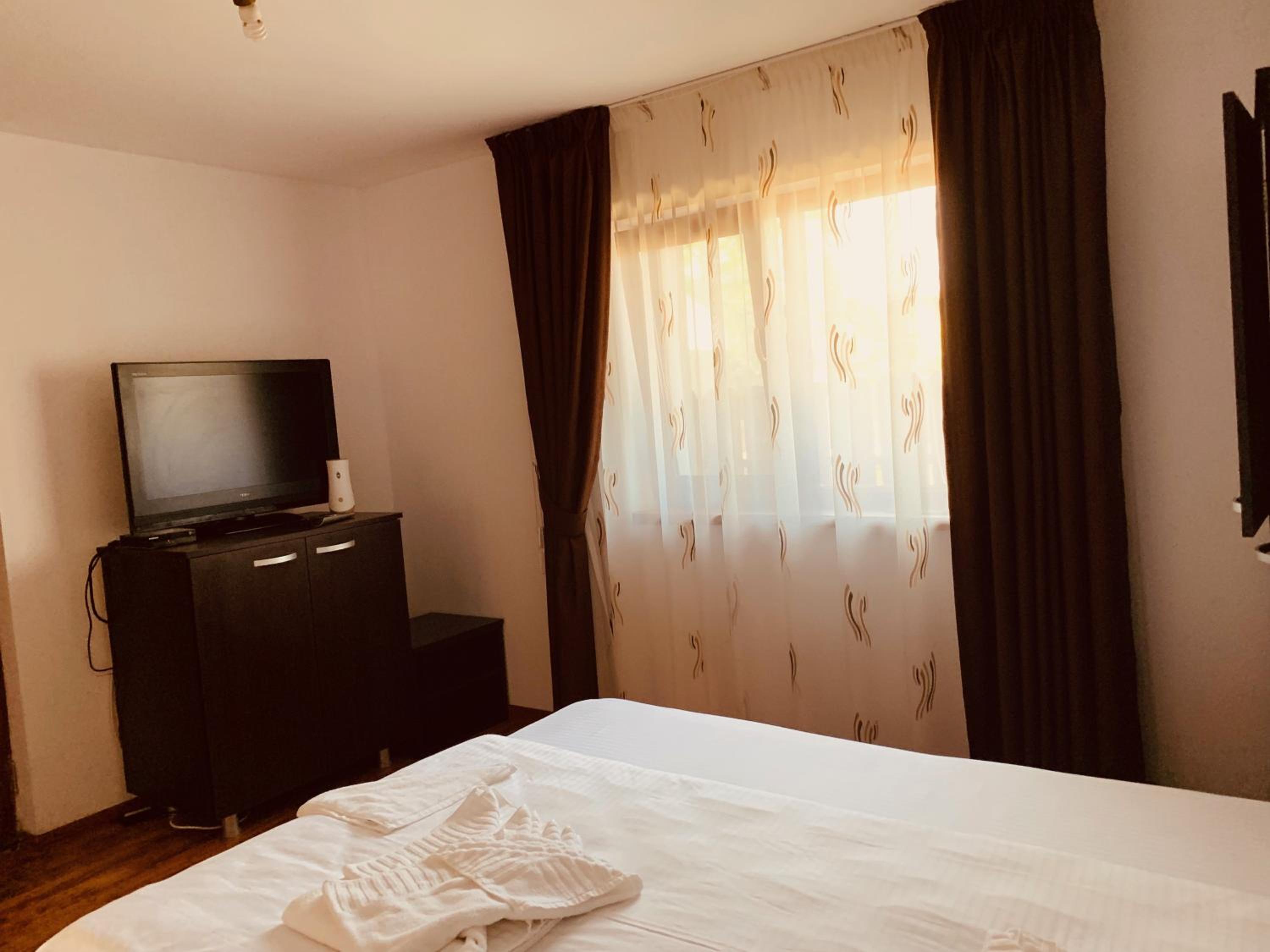 Double Room with Private Bathroom photo 1