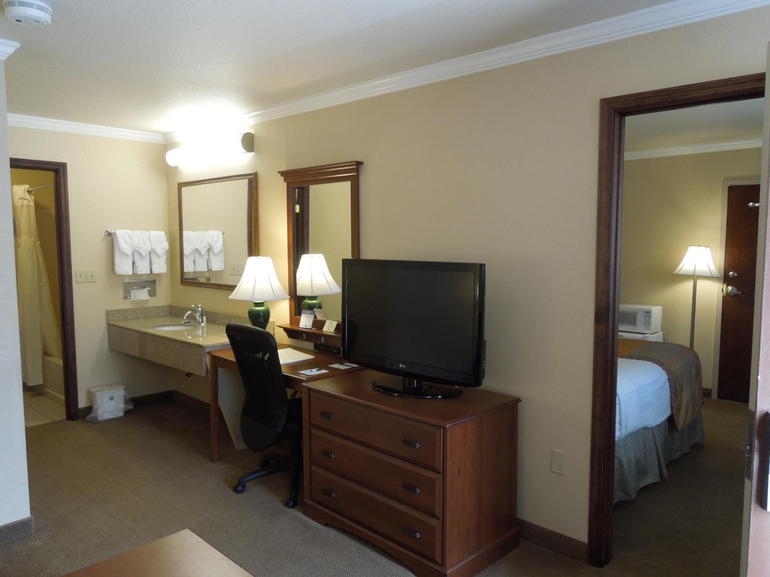 Double Suite - Non Smoking - Photo 7