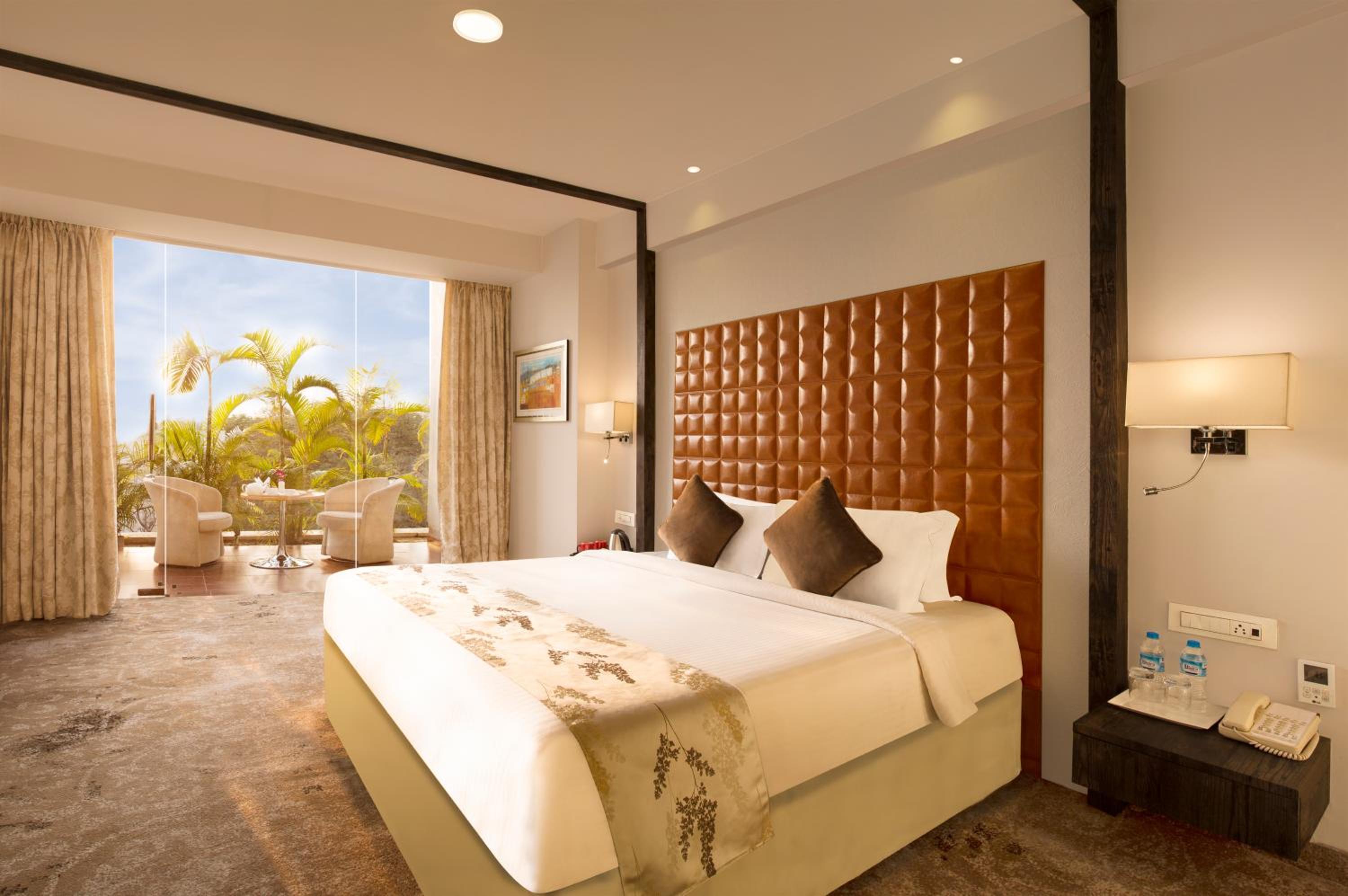 Deluxe Room - Photo 9