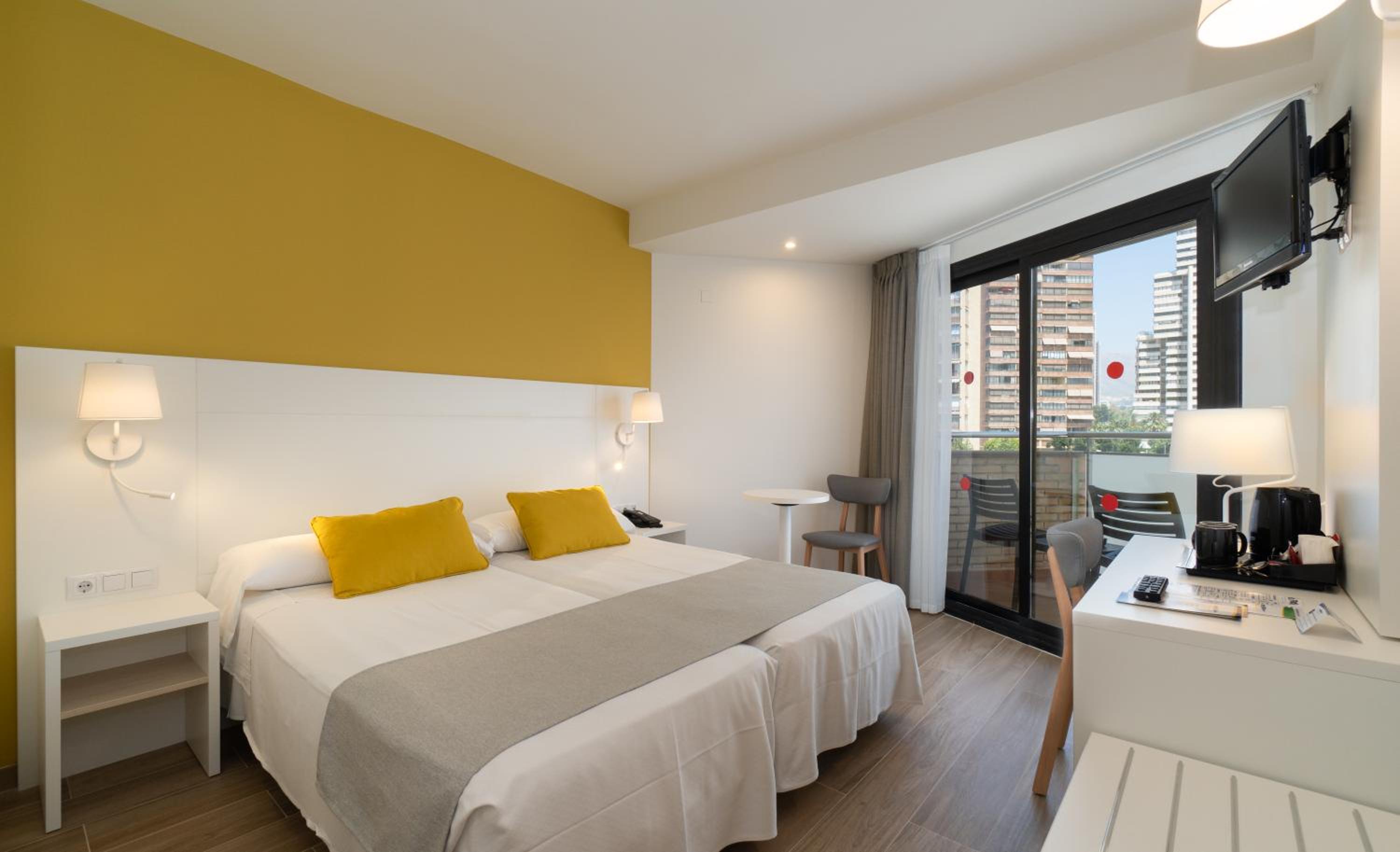 Double Room (2 Adults + 1 Child) - Photo 5