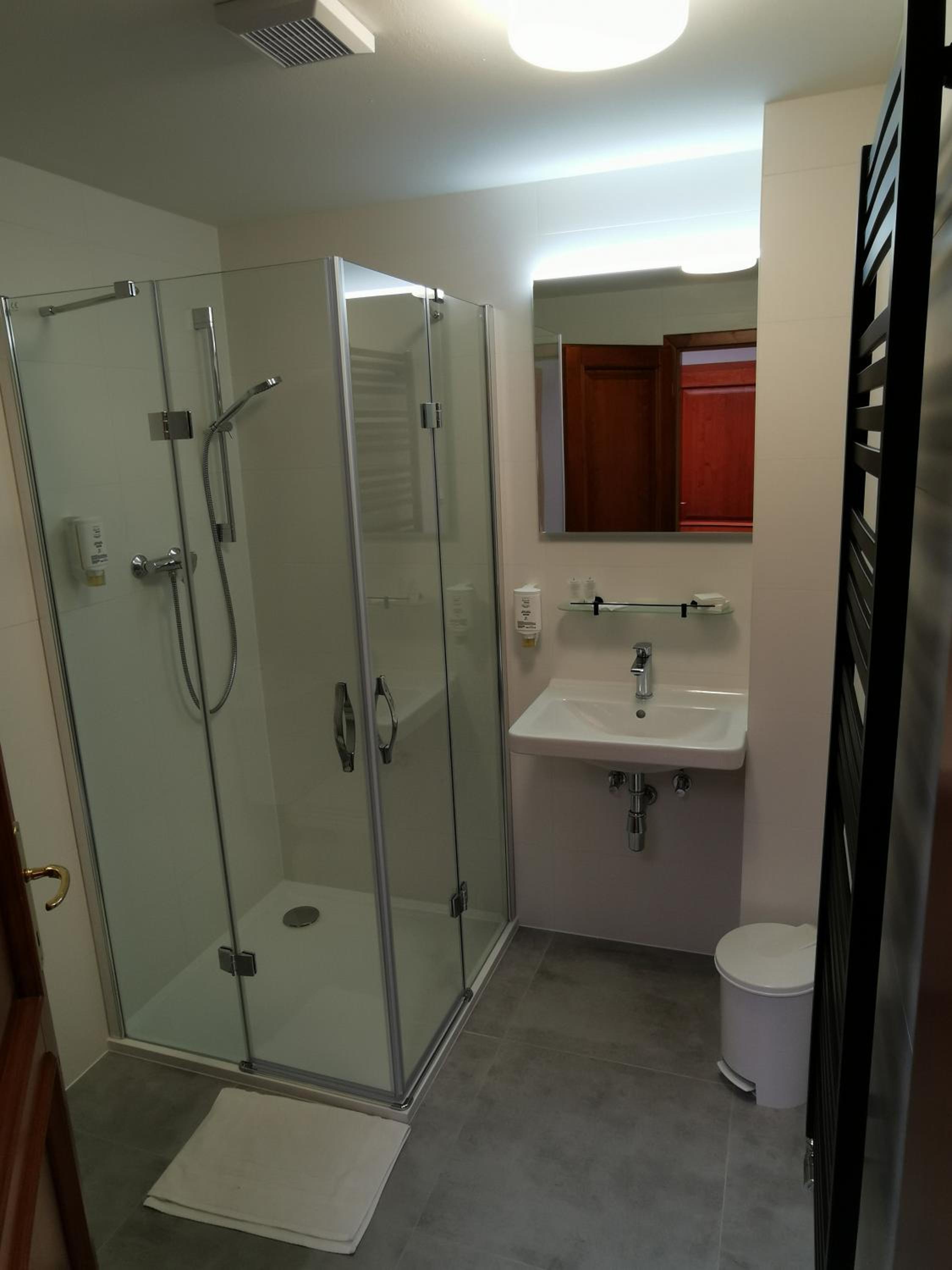 Budget Double or Twin Room photo 3